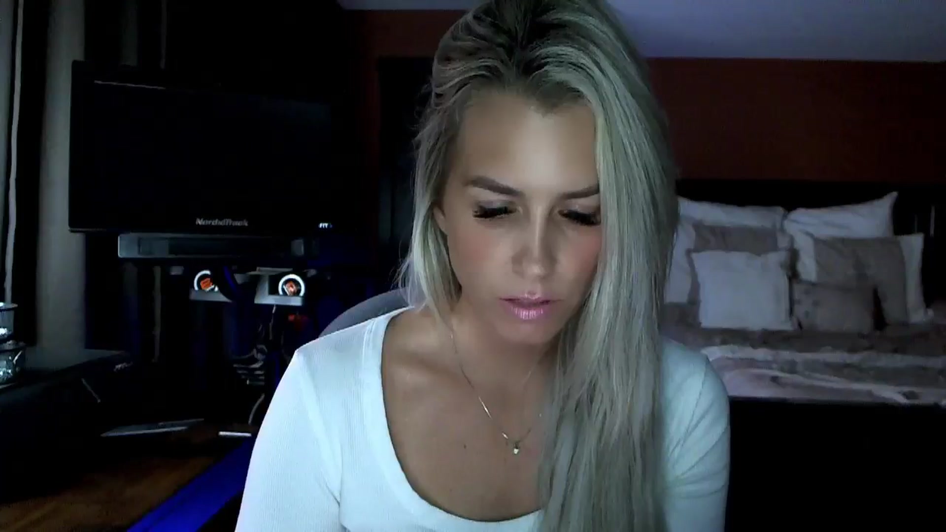Gallery image thumbnail from Cora9's myfreecams stream on, 09/24/2024, 03:40 image 20 of 20