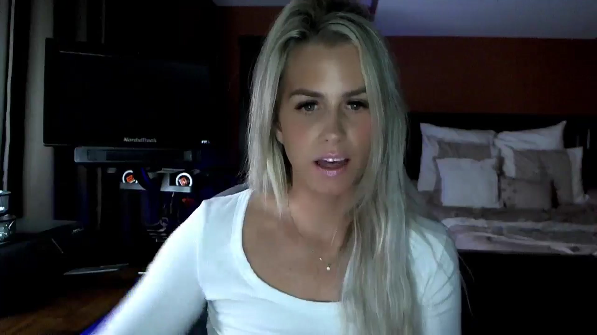 Gallery image thumbnail from Cora9's myfreecams stream on, 09/24/2024, 03:40 image 13 of 20