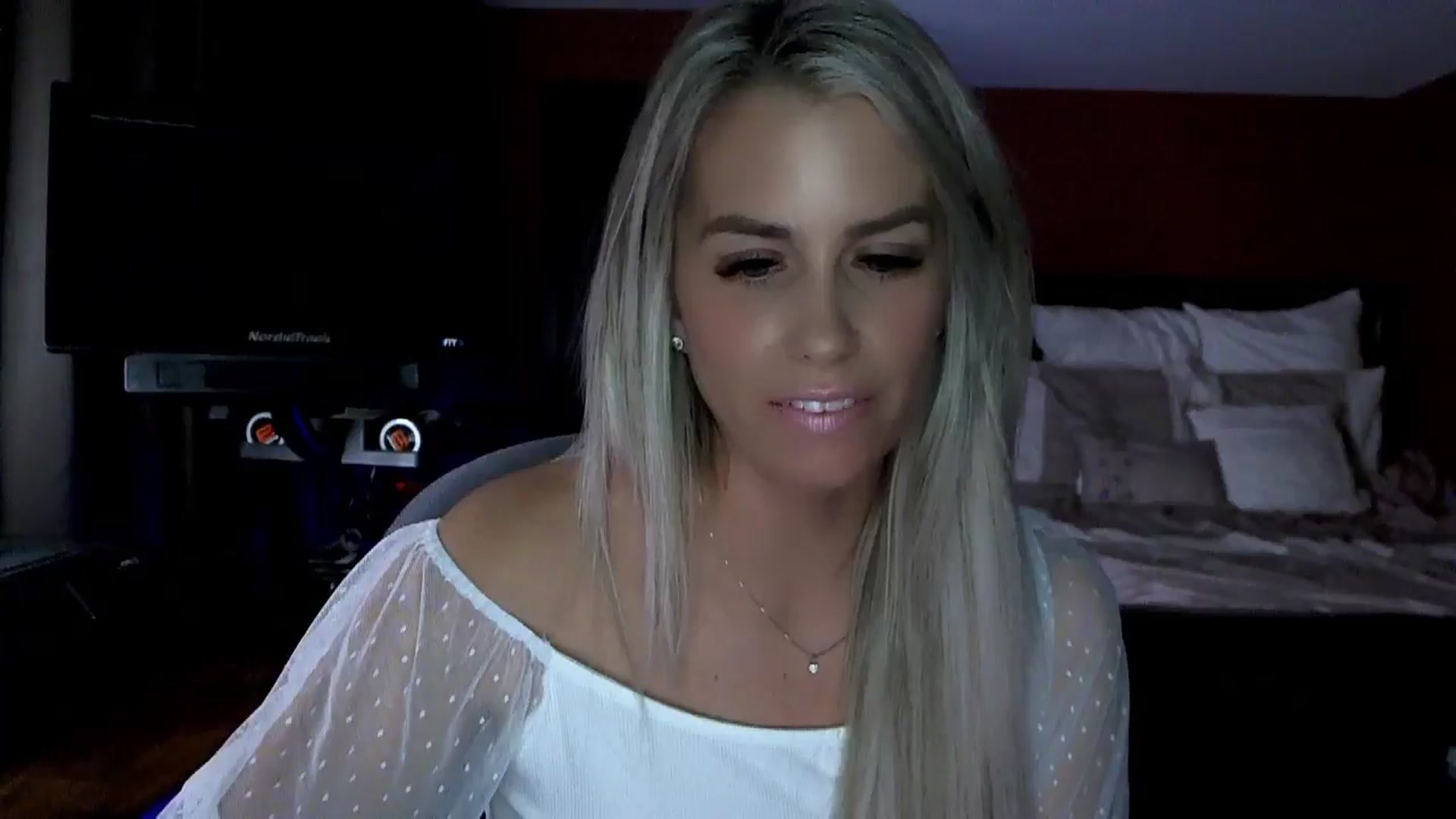 Gallery image thumbnail from Cora9's myfreecams stream on, 10/18/2024, 03:31 image 14 of 20