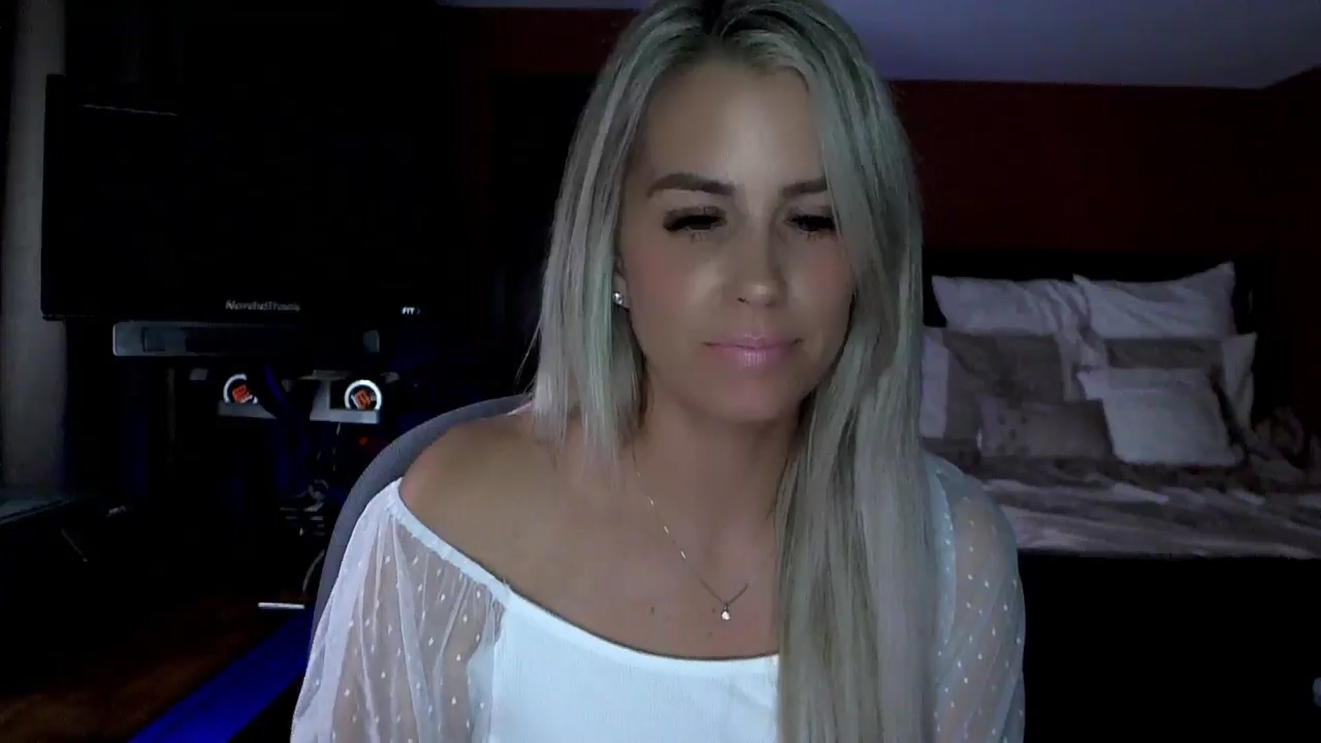 Gallery image thumbnail from Cora9's myfreecams stream on, 10/18/2024, 03:31 image 16 of 20