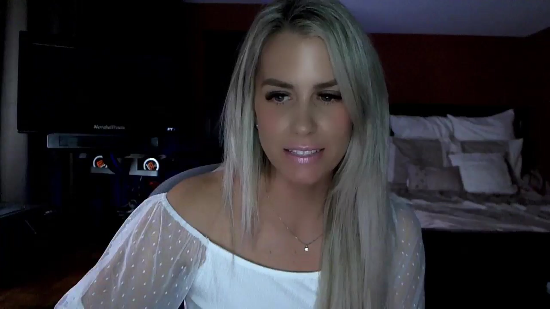Gallery image thumbnail from Cora9's myfreecams stream on, 10/18/2024, 03:31 image 13 of 20