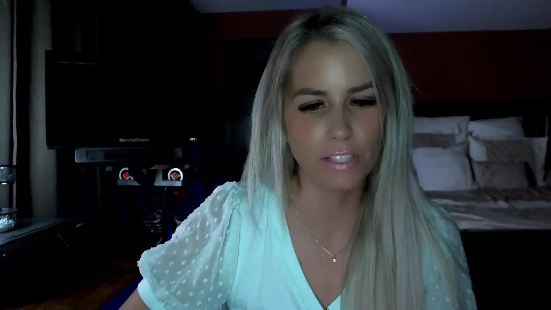 Gallery image thumbnail from Cora9's myfreecams stream on, 10/21/2024, 04:27 image 16 of 20