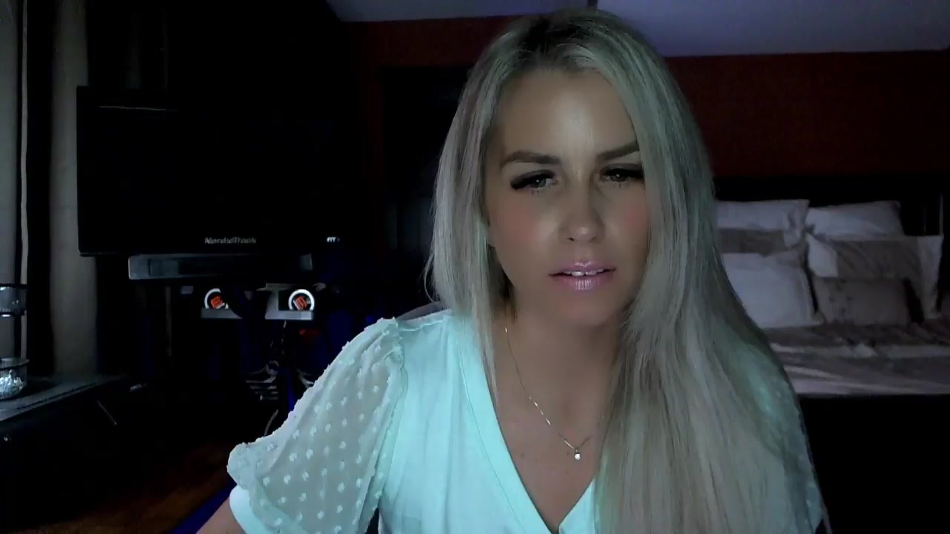 Gallery image thumbnail from Cora9's myfreecams stream on, 10/21/2024, 04:27 image 1 of 20