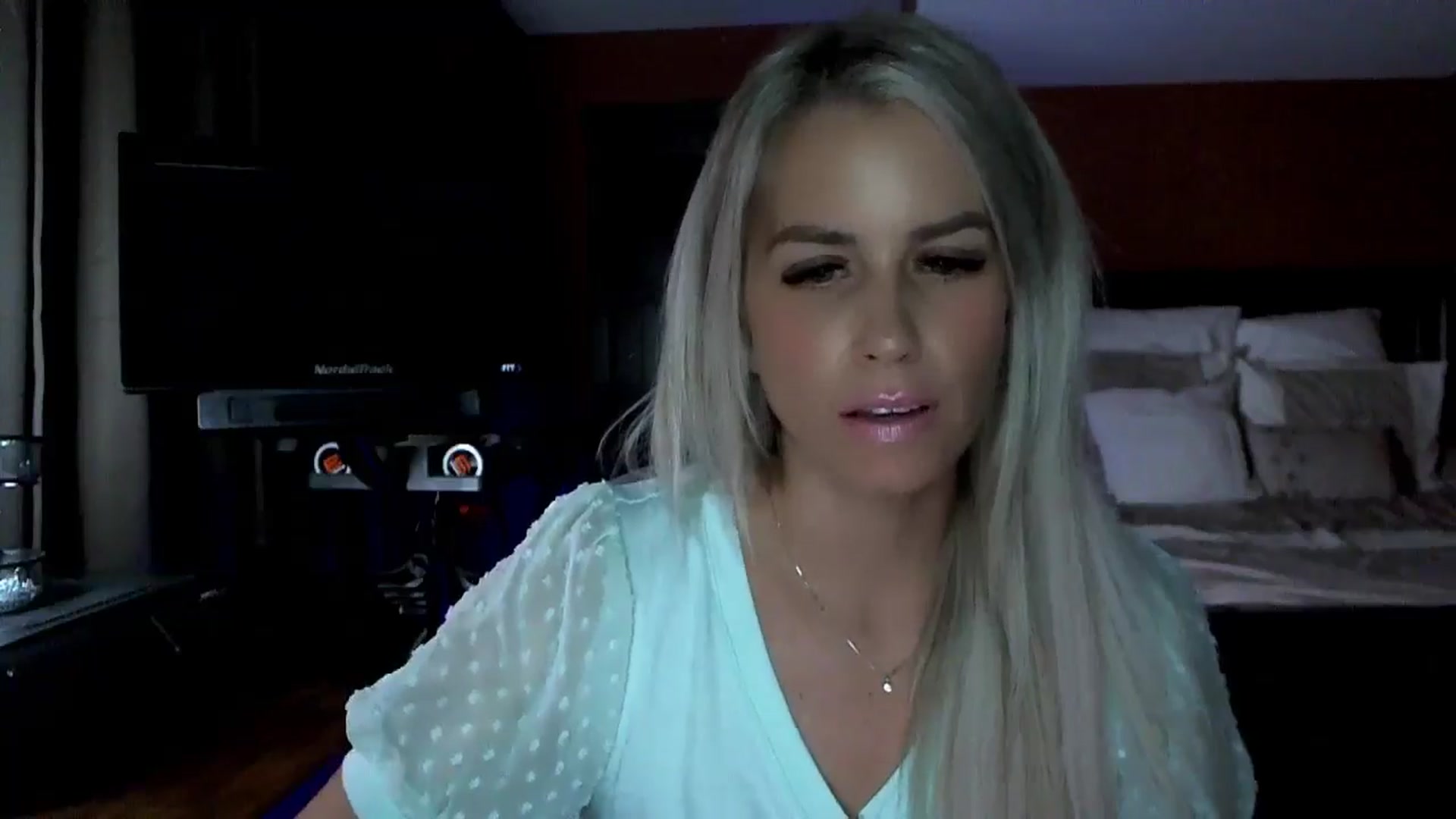 Gallery image thumbnail from Cora9's myfreecams stream on, 10/21/2024, 04:27 image 9 of 20