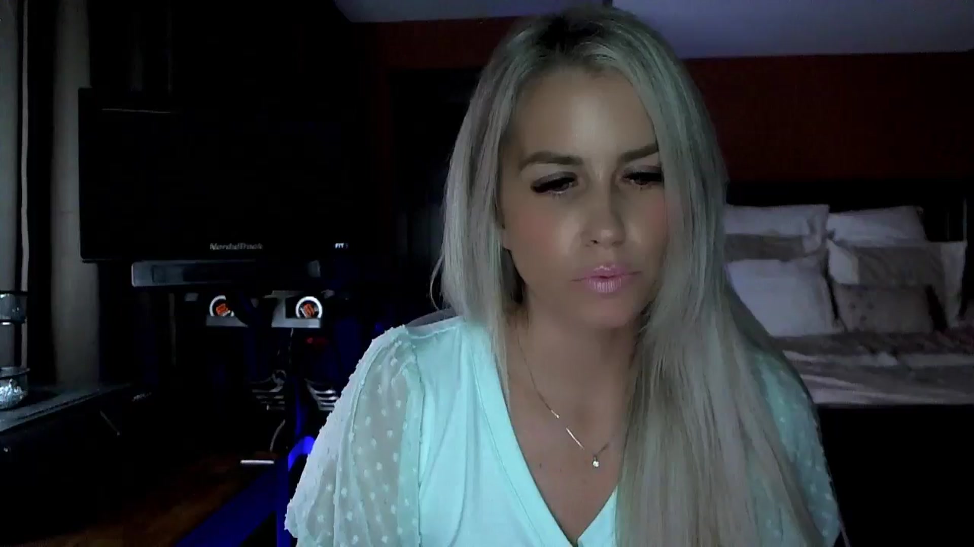 Gallery image thumbnail from Cora9's myfreecams stream on, 10/21/2024, 04:27 image 3 of 20