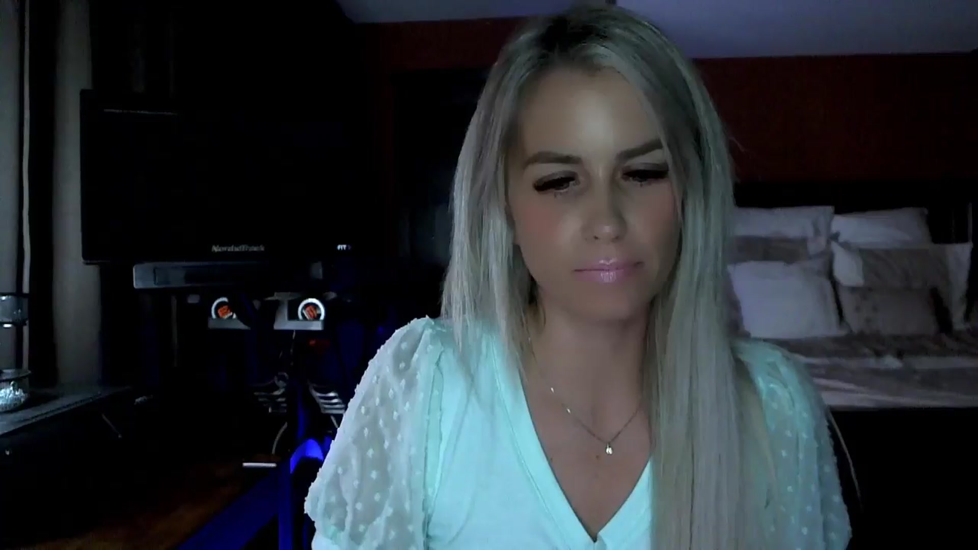 Gallery image thumbnail from Cora9's myfreecams stream on, 10/21/2024, 04:27 image 18 of 20