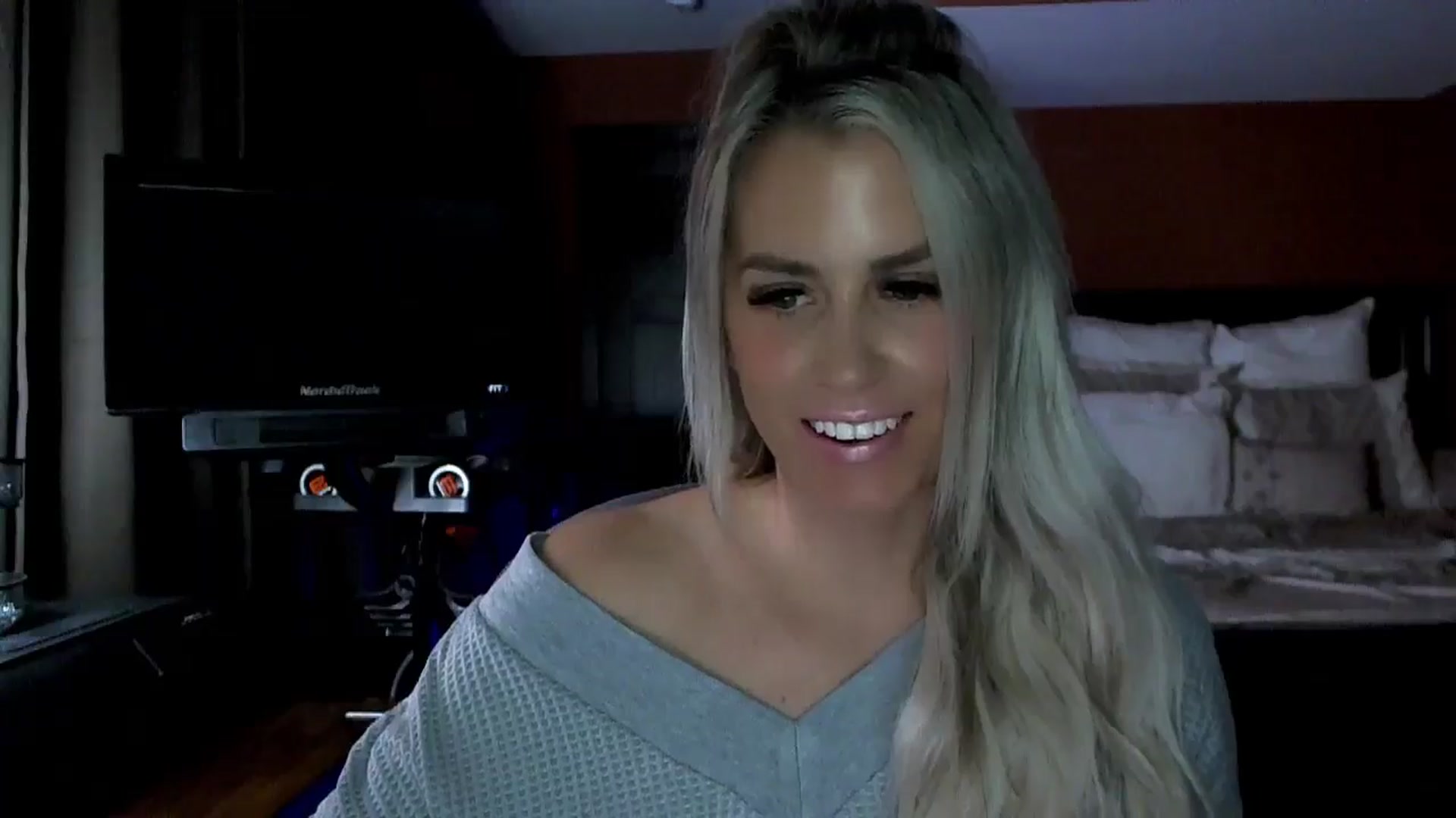 Gallery image thumbnail from Cora9's myfreecams stream on, 10/24/2024, 04:05 image 18 of 20