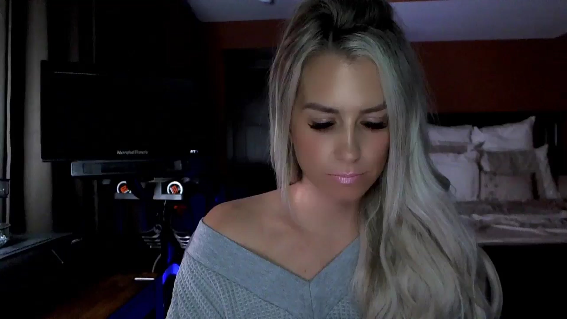 Gallery image thumbnail from Cora9's myfreecams stream on, 10/24/2024, 04:05 image 13 of 20