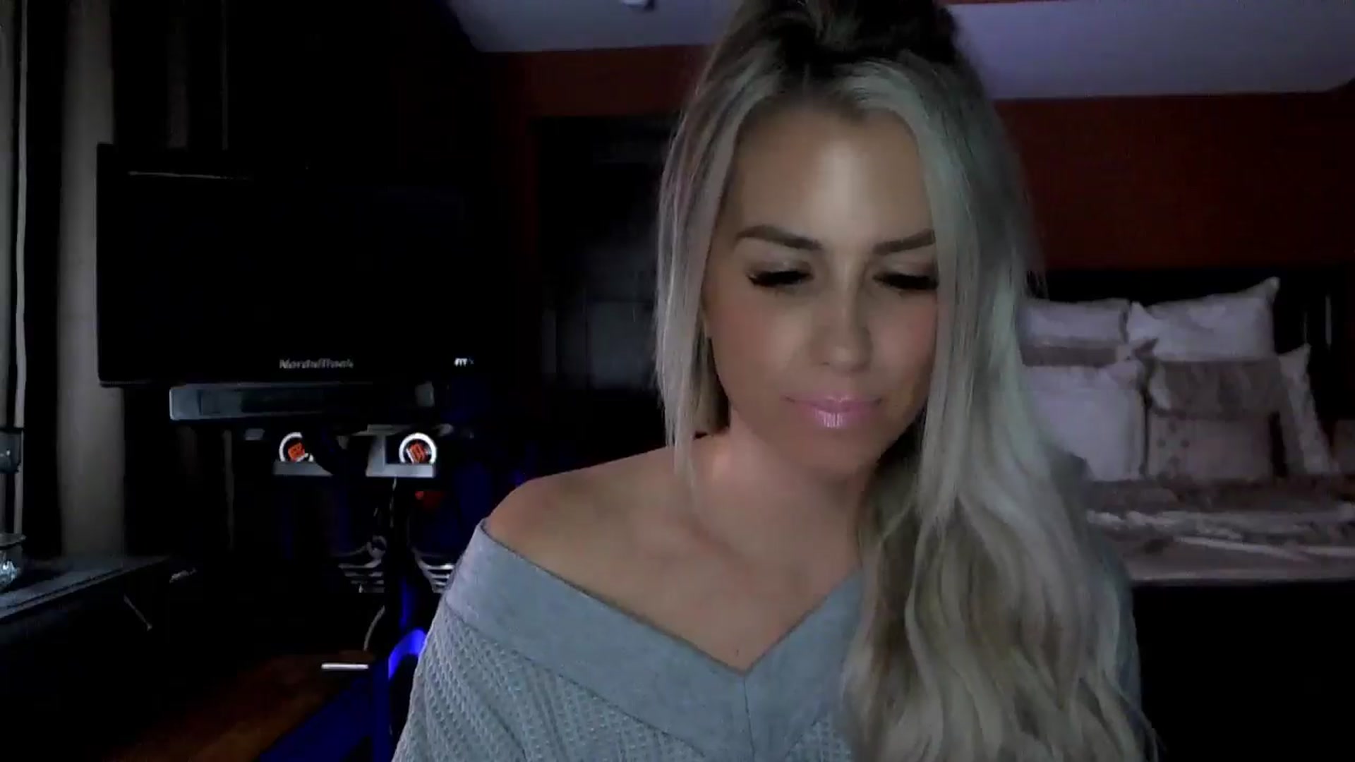 Gallery image thumbnail from Cora9's myfreecams stream on, 10/24/2024, 04:05 image 12 of 20