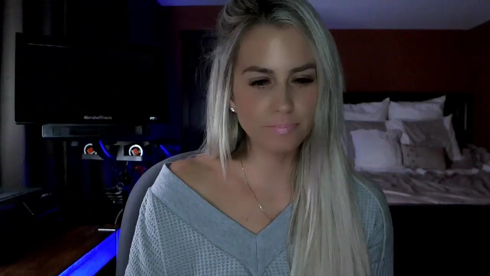 Gallery image thumbnail from Cora9's myfreecams stream on, 10/31/2024, 04:05 image 15 of 20