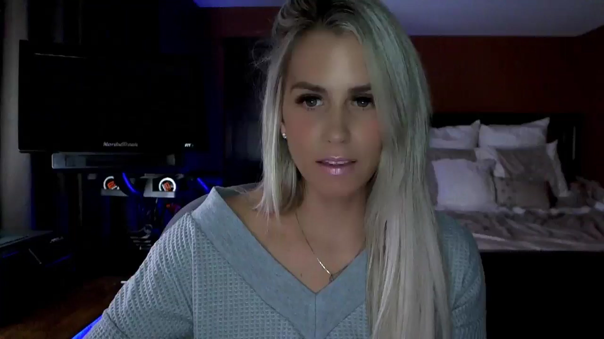 Gallery image thumbnail from Cora9's myfreecams stream on, 10/31/2024, 04:05 image 11 of 20