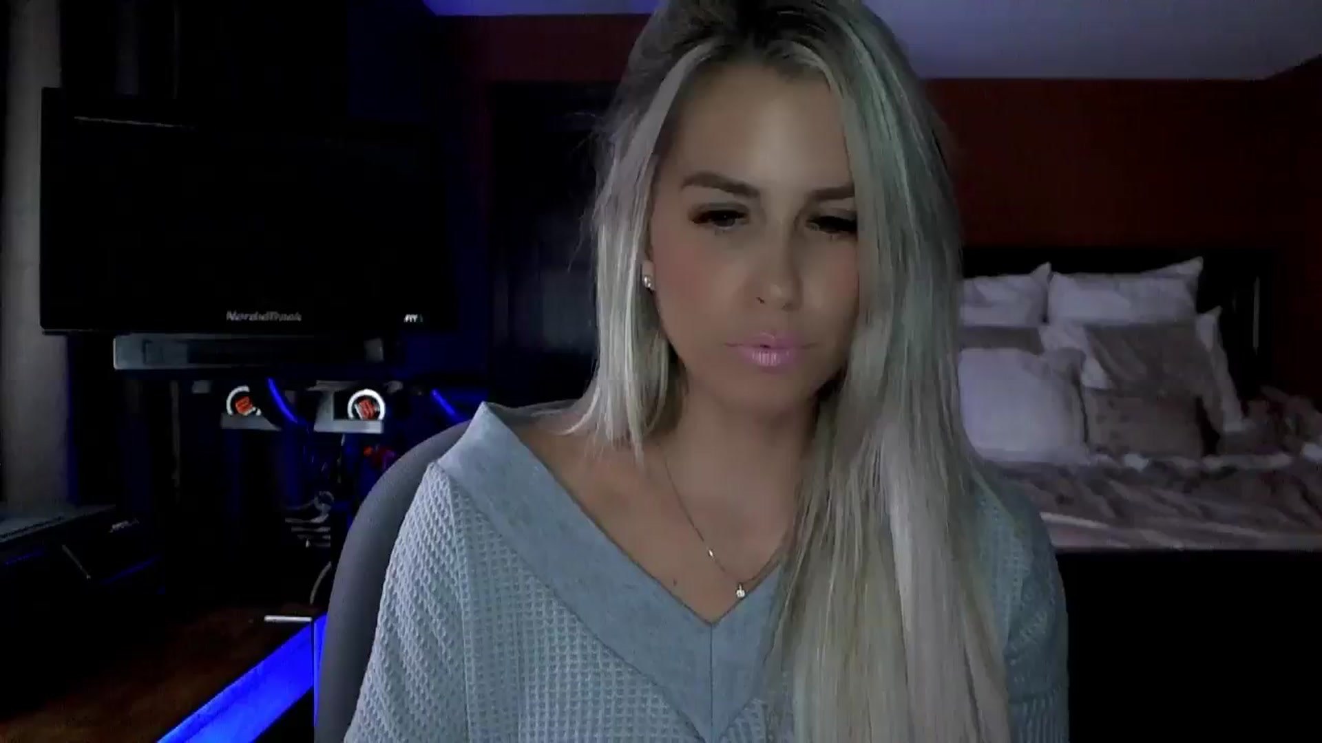 Gallery image thumbnail from Cora9's myfreecams stream on, 10/31/2024, 04:05 image 4 of 20