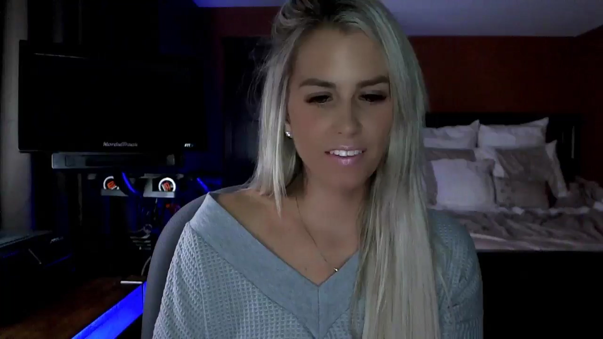 Gallery image thumbnail from Cora9's myfreecams stream on, 10/31/2024, 04:05 image 18 of 20