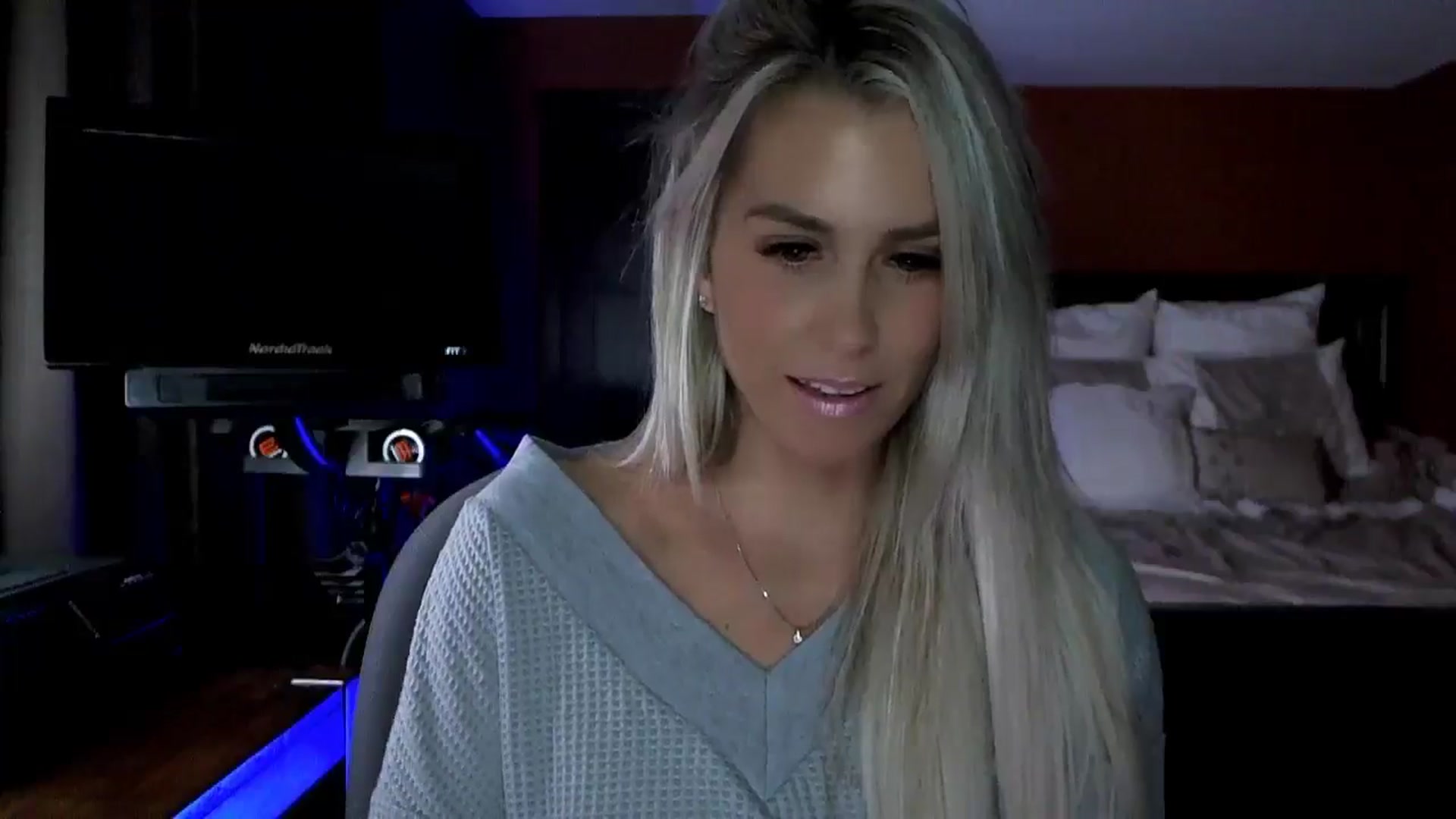 Gallery image thumbnail from Cora9's myfreecams stream on, 10/31/2024, 04:05 image 3 of 20