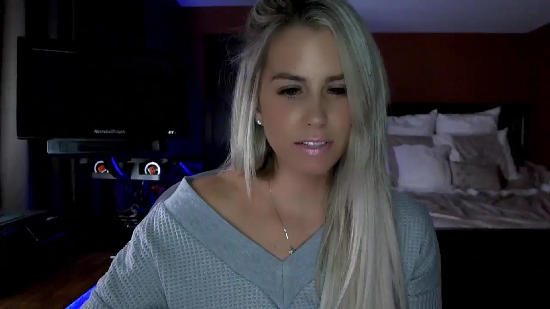 Gallery image thumbnail from Cora9's myfreecams stream on, 10/31/2024, 04:05 image 14 of 20
