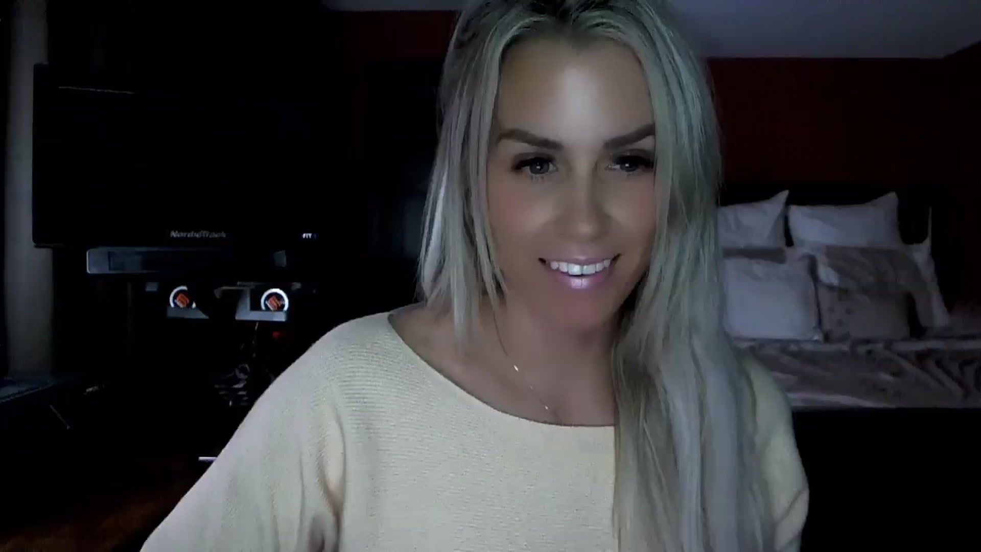 Gallery image thumbnail from Cora9's myfreecams stream on, 11/04/2024, 05:29 image 3 of 20