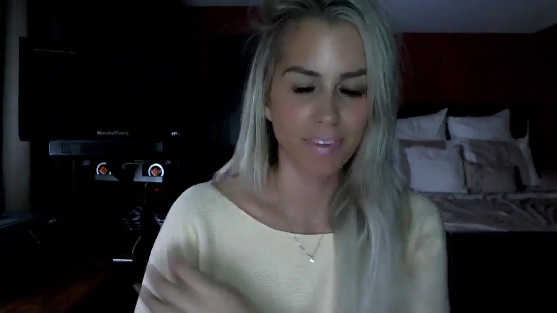 Gallery image thumbnail from Cora9's myfreecams stream on, 11/04/2024, 05:29 image 13 of 20