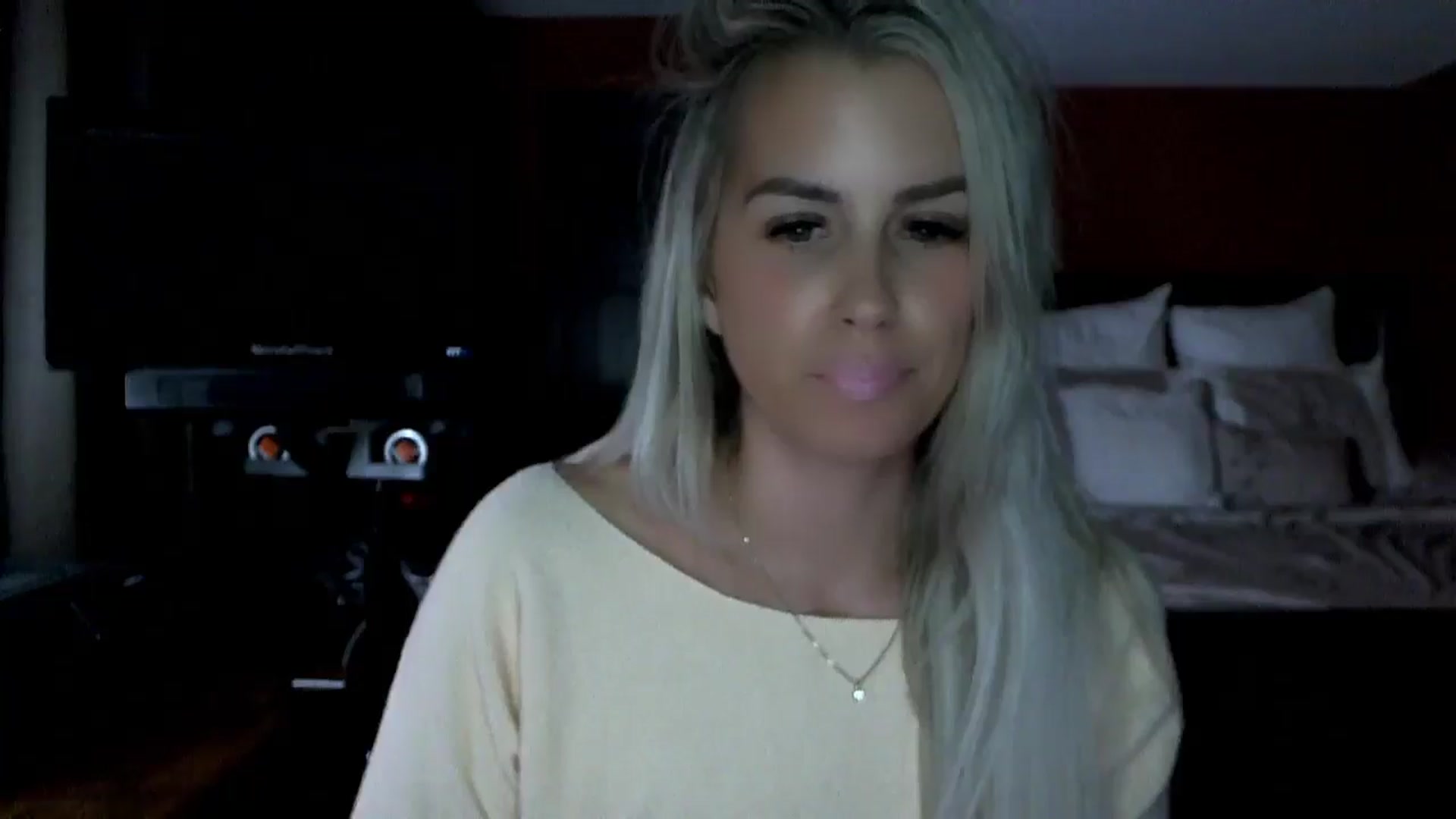 Gallery image thumbnail from Cora9's myfreecams stream on, 11/04/2024, 05:29 image 18 of 20