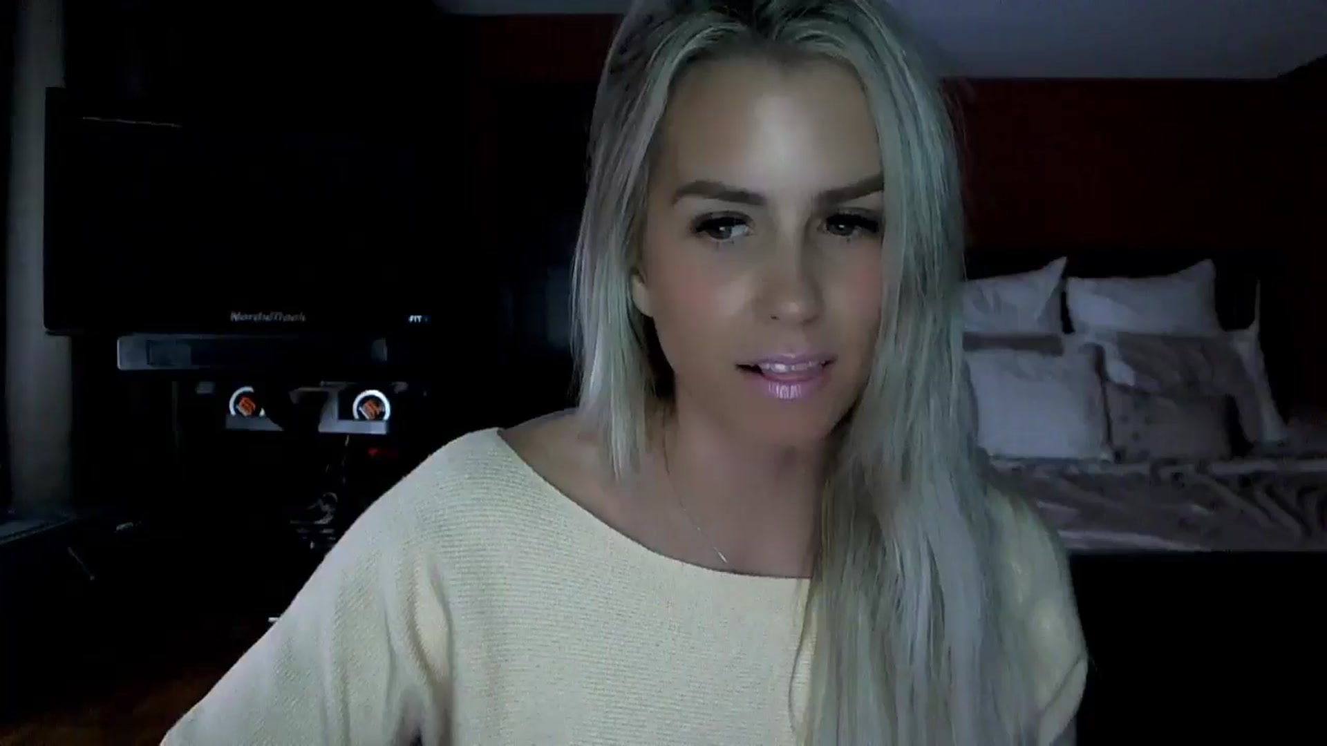 Gallery image thumbnail from Cora9's myfreecams stream on, 11/04/2024, 05:29 image 5 of 20