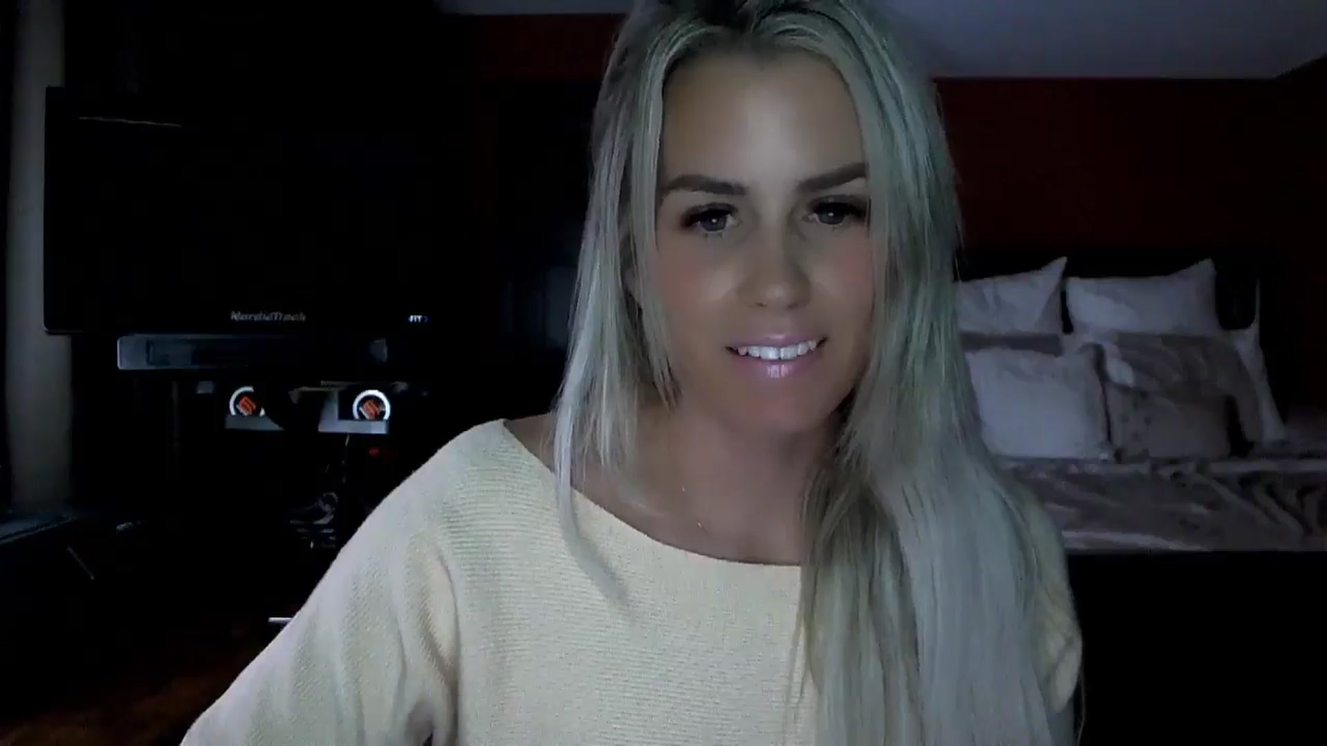 Gallery image thumbnail from Cora9's myfreecams stream on, 11/04/2024, 05:29 image 2 of 20