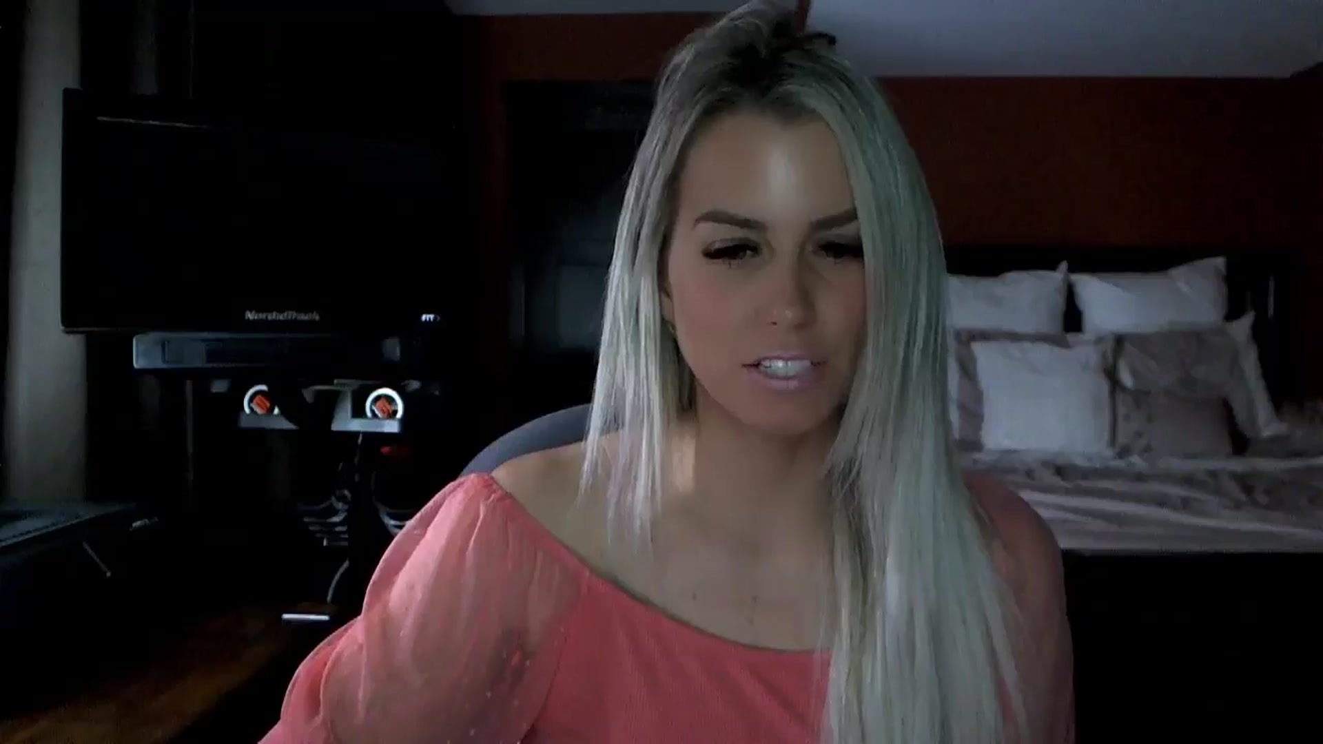 Gallery image thumbnail from Cora9's myfreecams stream on, 11/14/2024, 04:56 image 17 of 20