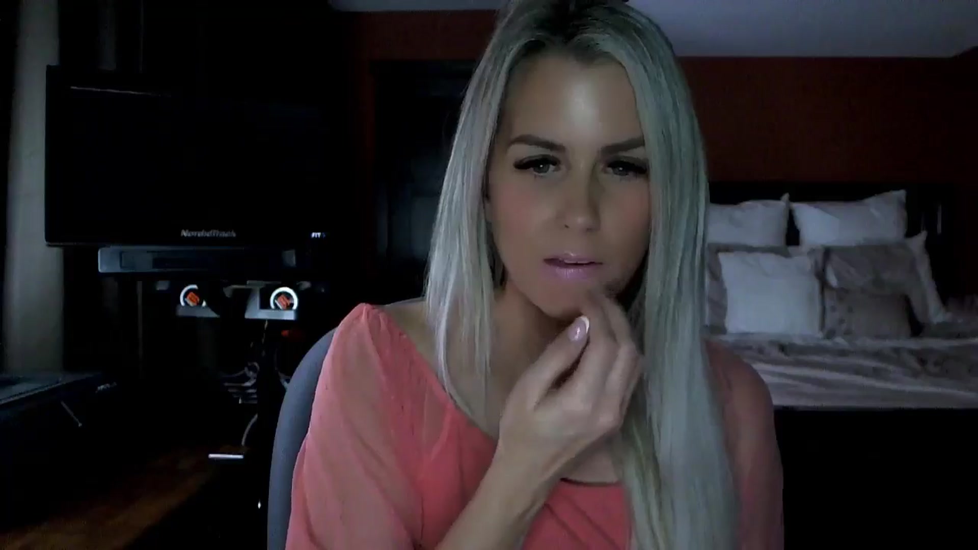 Gallery image thumbnail from Cora9's myfreecams stream on, 11/14/2024, 04:56 image 2 of 20