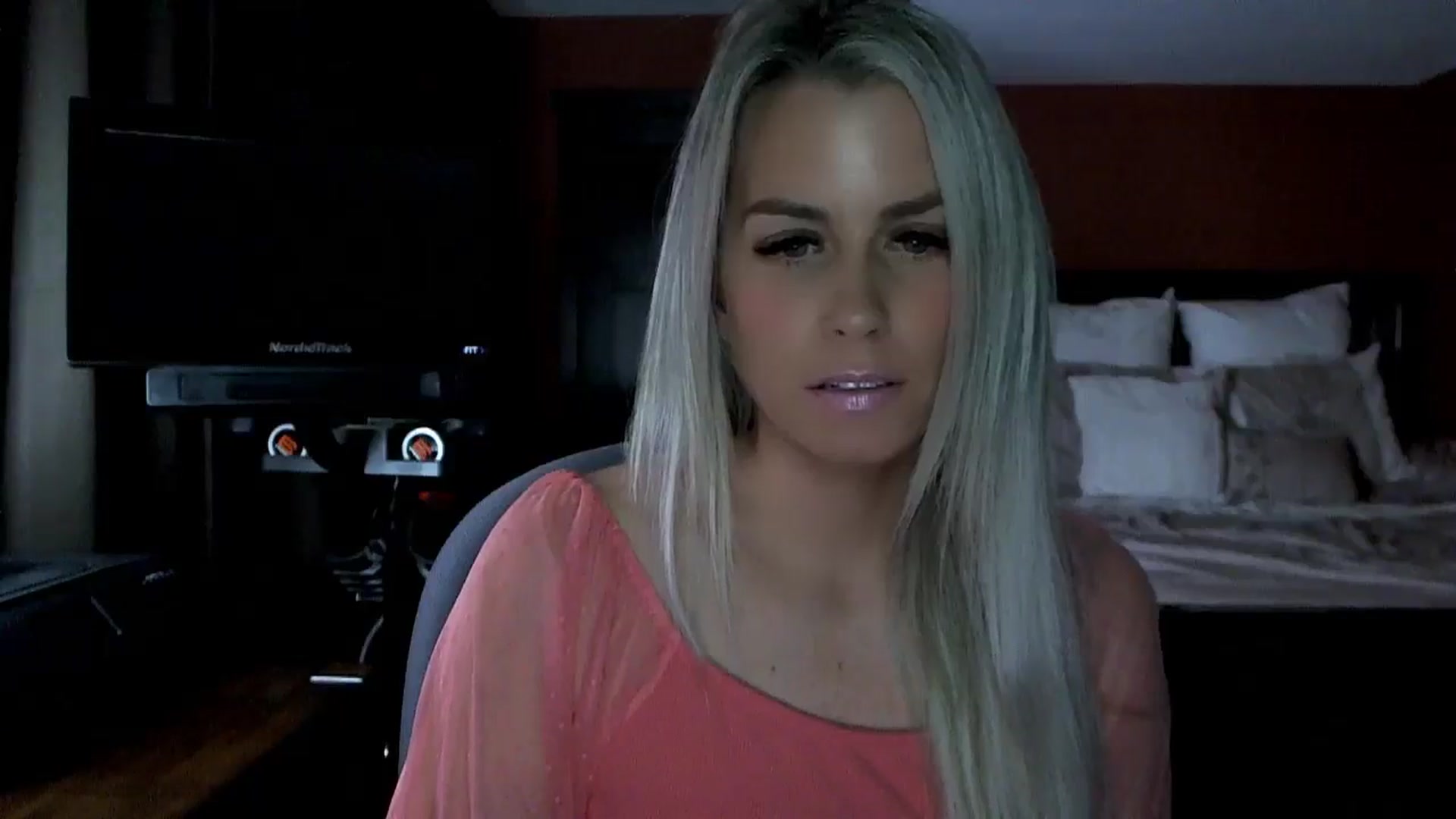 Gallery image thumbnail from Cora9's myfreecams stream on, 11/14/2024, 04:56 image 4 of 20