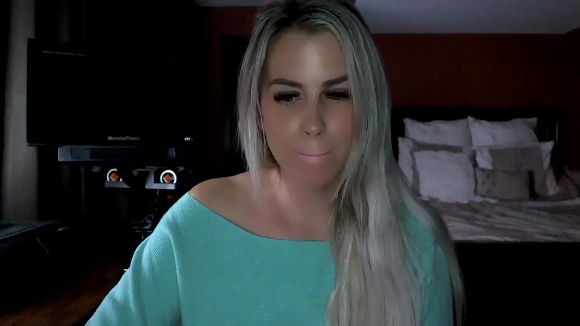 Gallery image thumbnail from Cora9's myfreecams stream on, 11/20/2024, 04:49 image 15 of 20