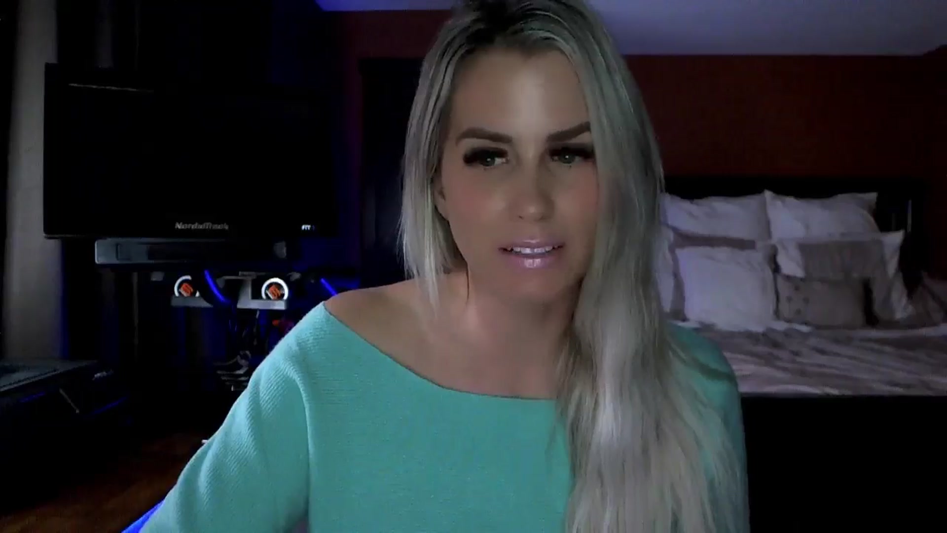 Gallery image thumbnail from Cora9's myfreecams stream on, 11/20/2024, 04:49 image 8 of 20