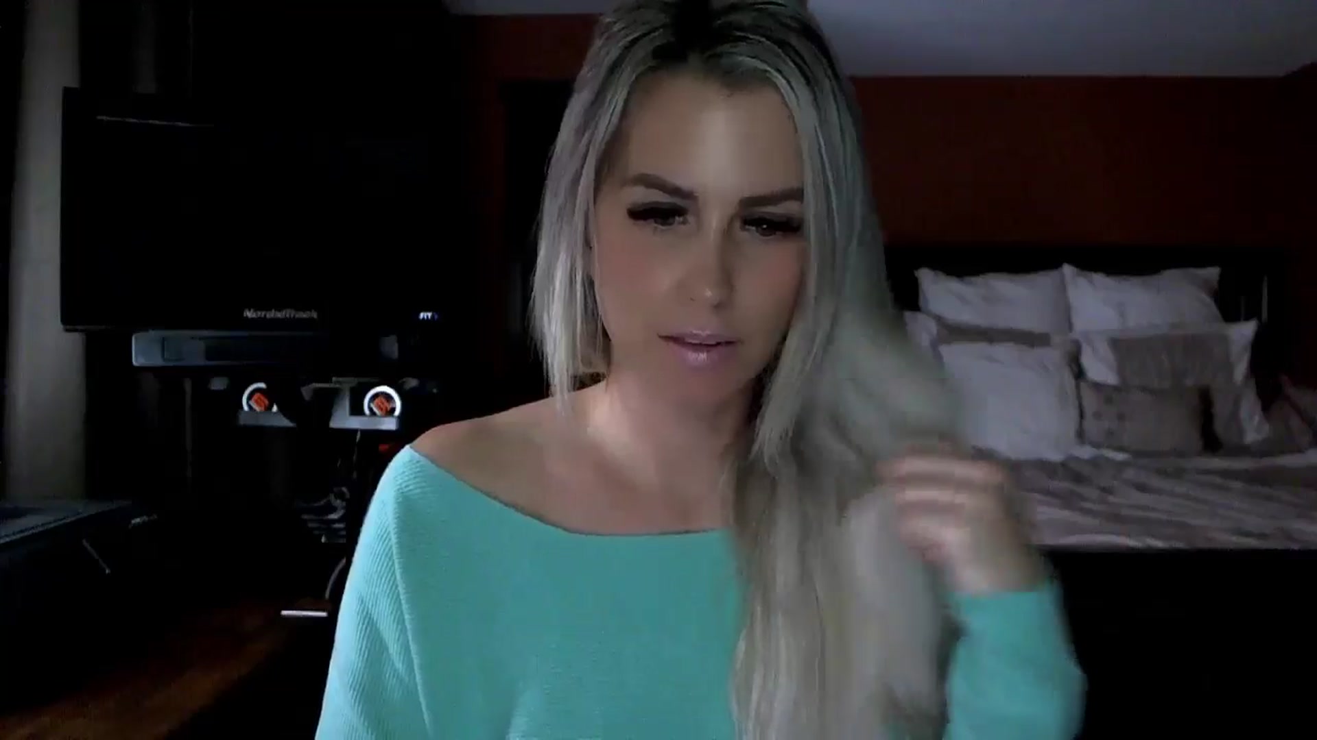 Gallery image thumbnail from Cora9's myfreecams stream on, 11/20/2024, 04:49 image 19 of 20