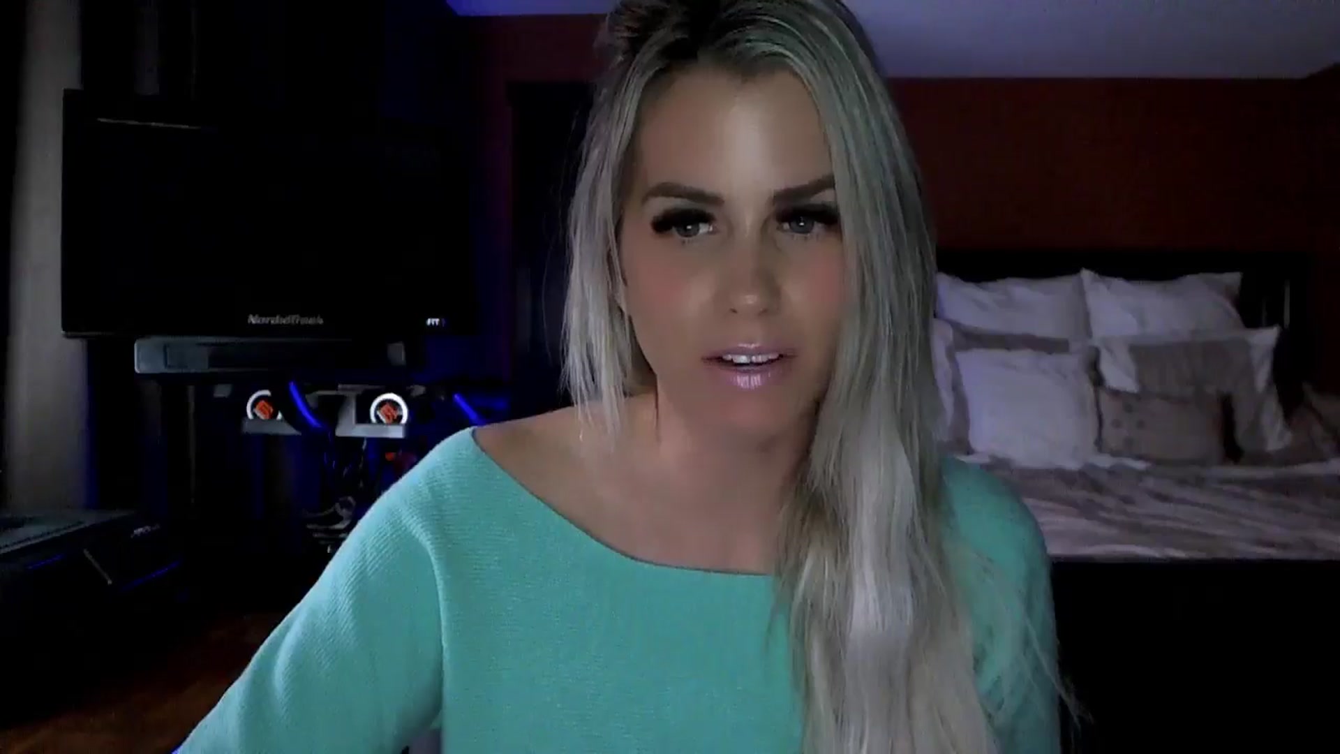 Gallery image thumbnail from Cora9's myfreecams stream on, 11/20/2024, 04:49 image 9 of 20