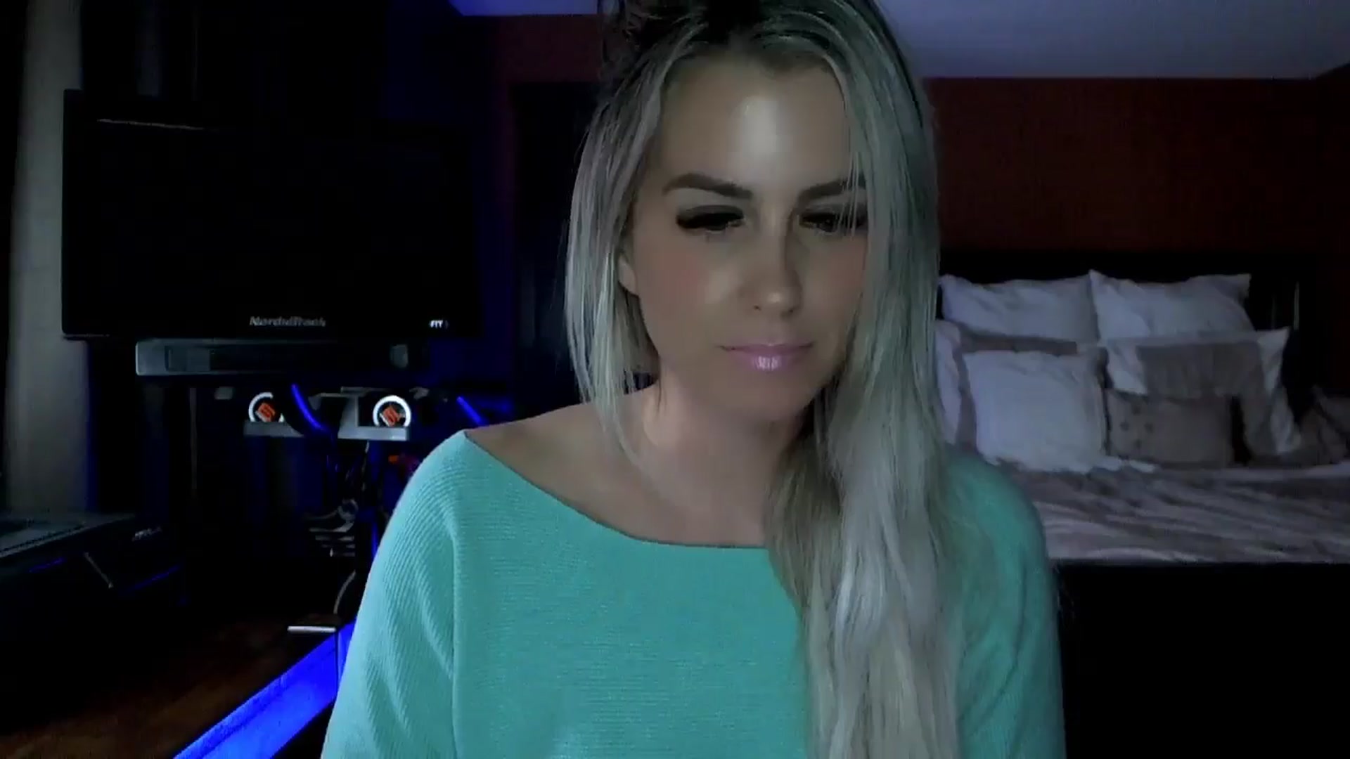 Gallery image thumbnail from Cora9's myfreecams stream on, 11/20/2024, 04:49 image 5 of 20