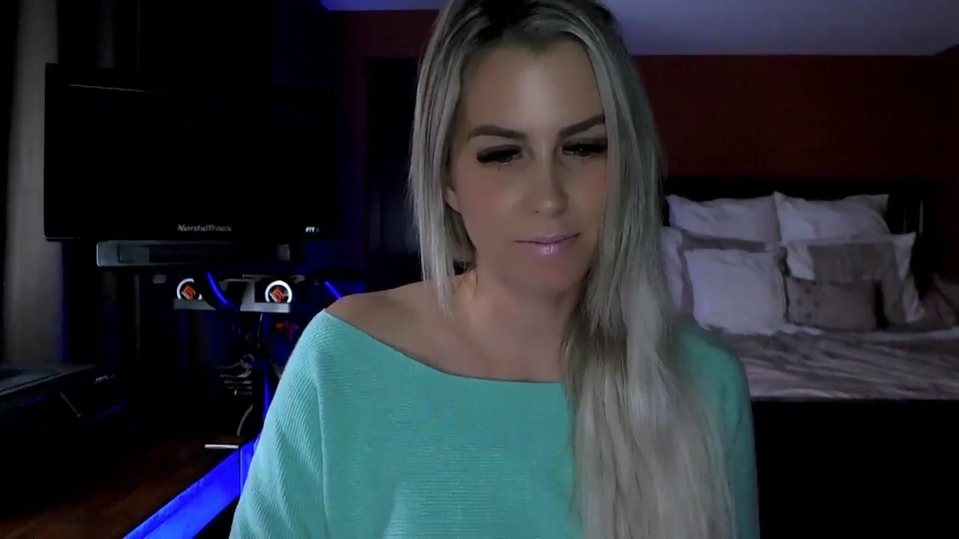 Gallery image thumbnail from Cora9's myfreecams stream on, 11/20/2024, 04:49 image 2 of 20