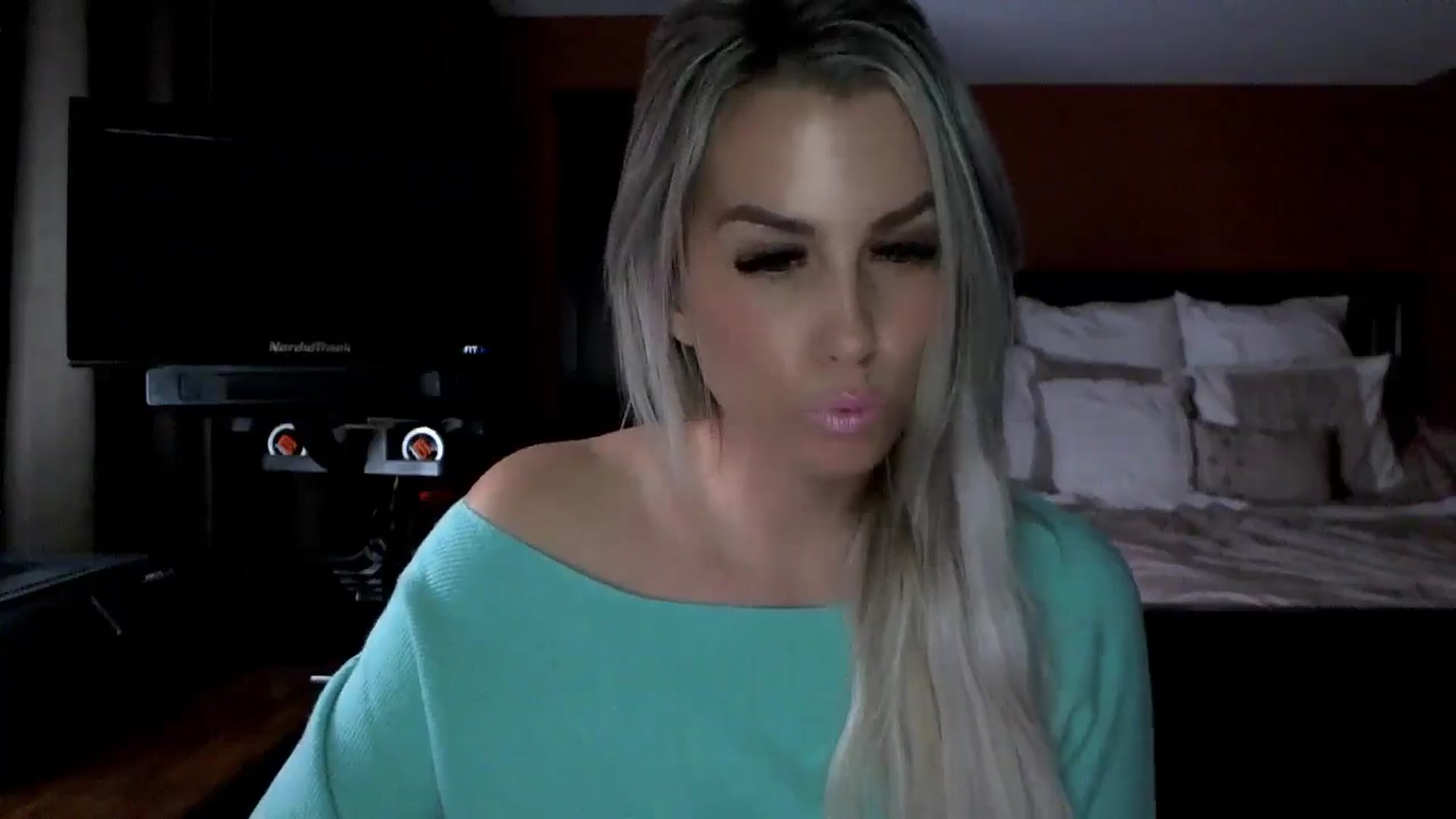 Gallery image thumbnail from Cora9's myfreecams stream on, 11/20/2024, 04:49 image 11 of 20