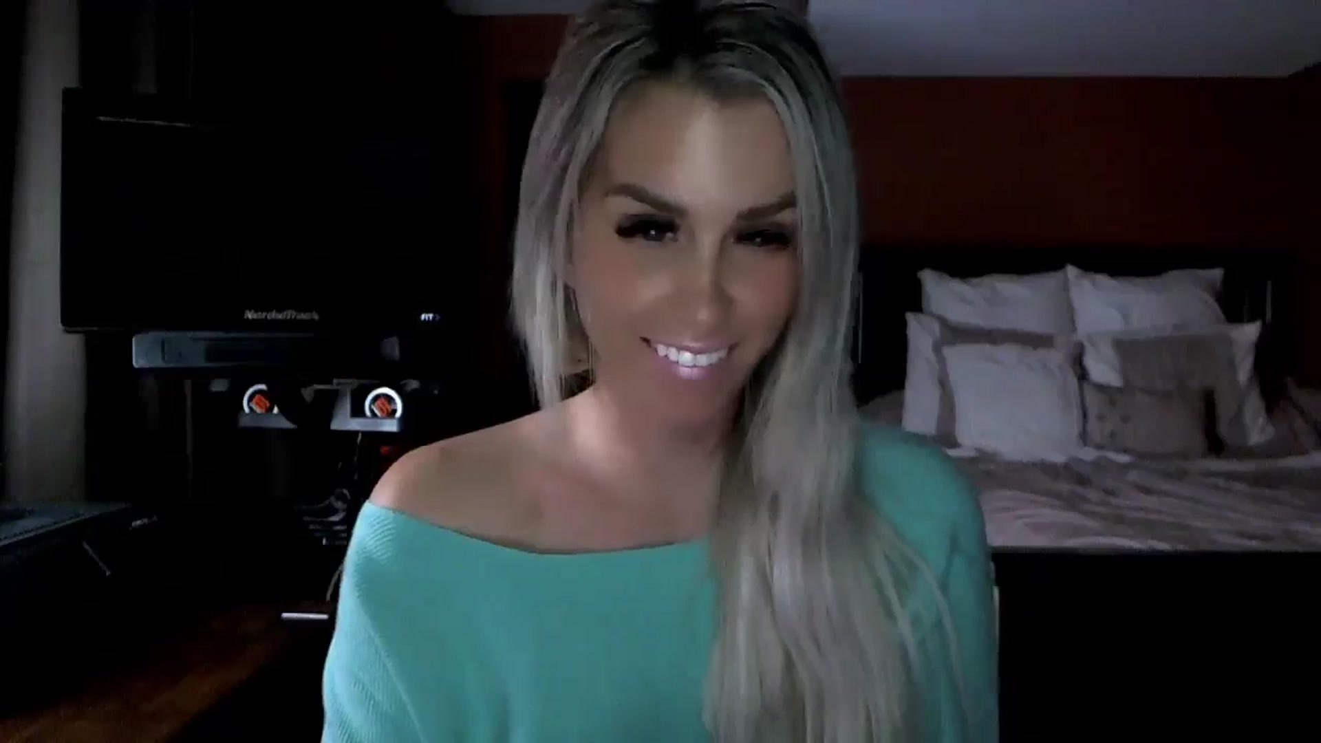 Gallery image thumbnail from Cora9's myfreecams stream on, 11/20/2024, 04:49 image 17 of 20