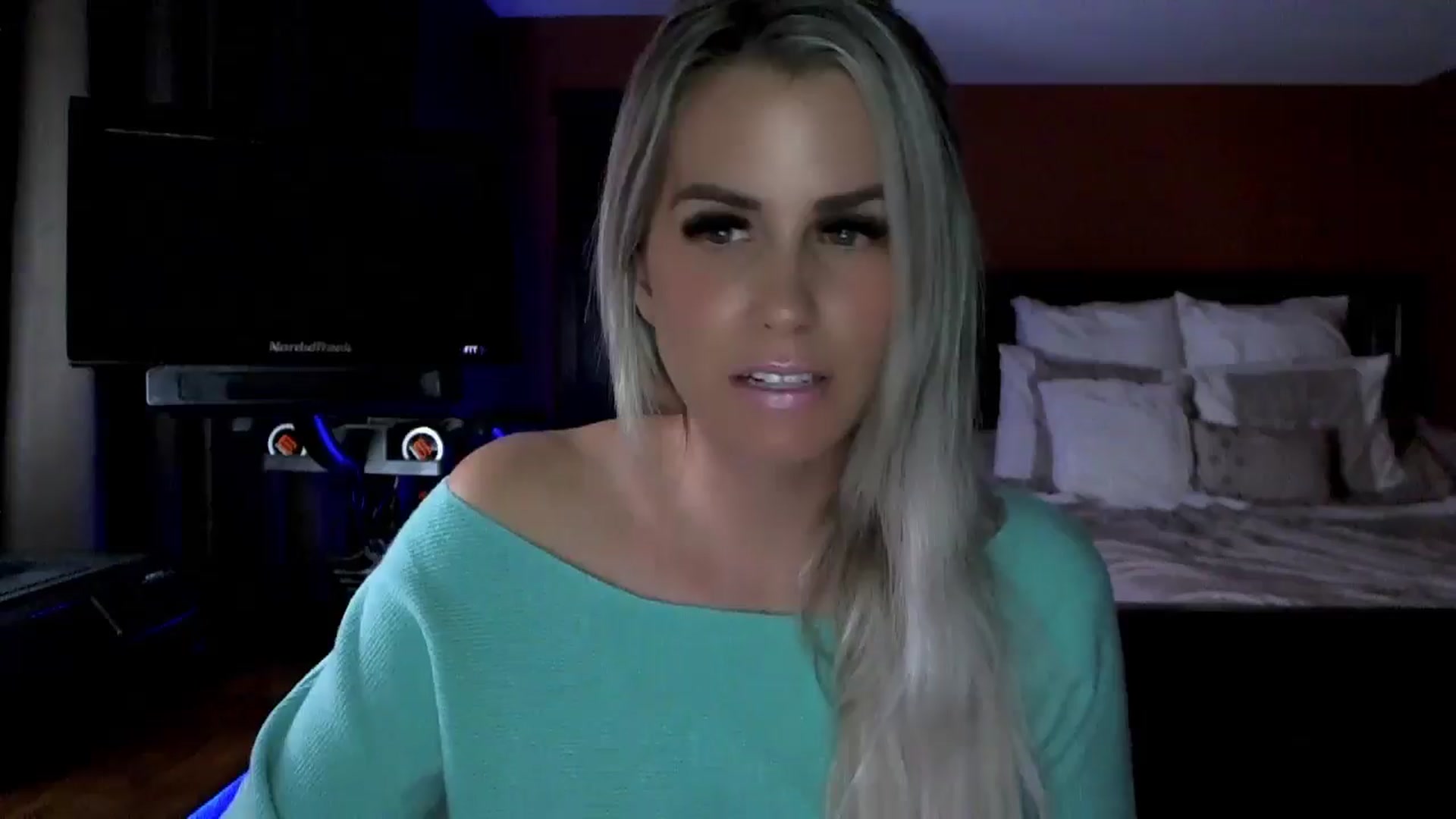 Gallery image thumbnail from Cora9's myfreecams stream on, 11/20/2024, 04:49 image 7 of 20