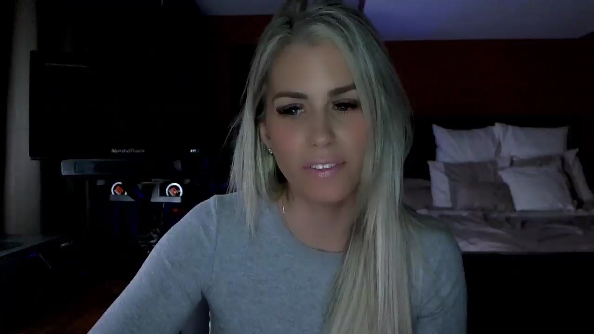 Gallery image thumbnail from Cora9's myfreecams stream on, 03/27/2025, 04:29 image 5 of 20