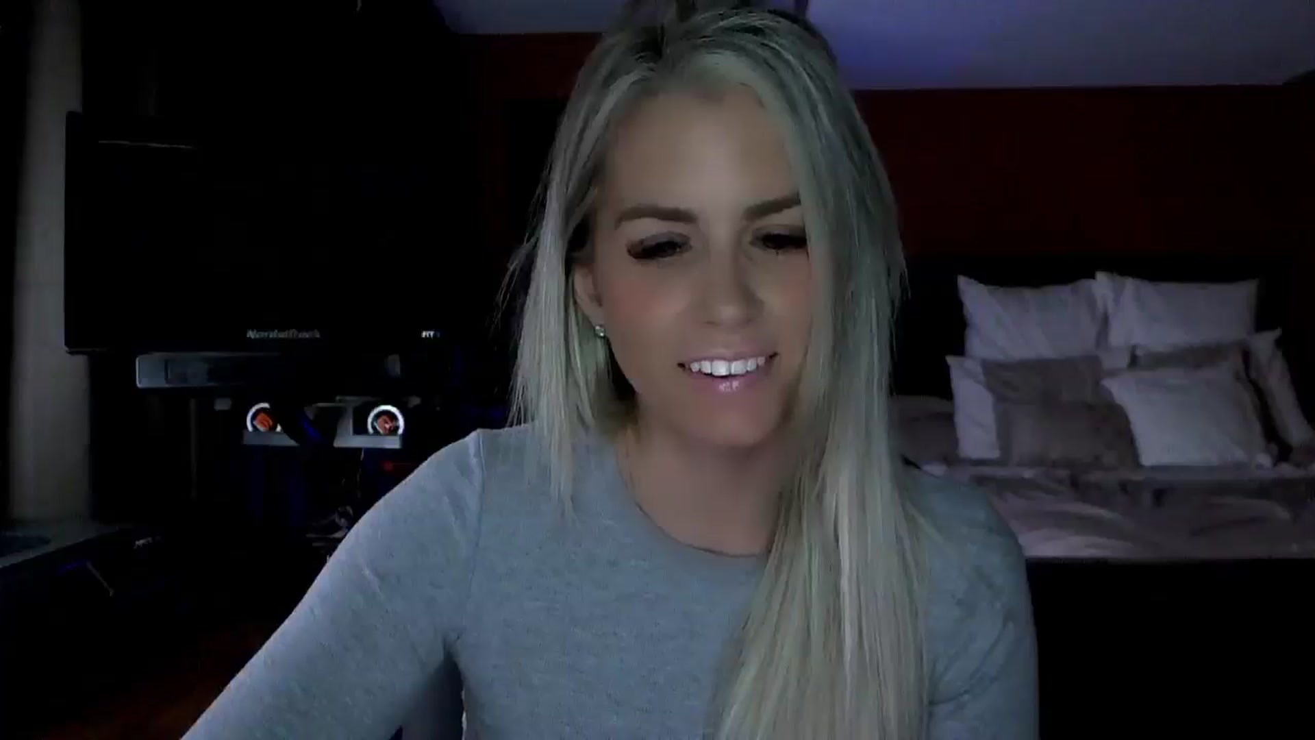 Gallery image thumbnail from Cora9's myfreecams stream on, 03/27/2025, 04:29 image 4 of 20