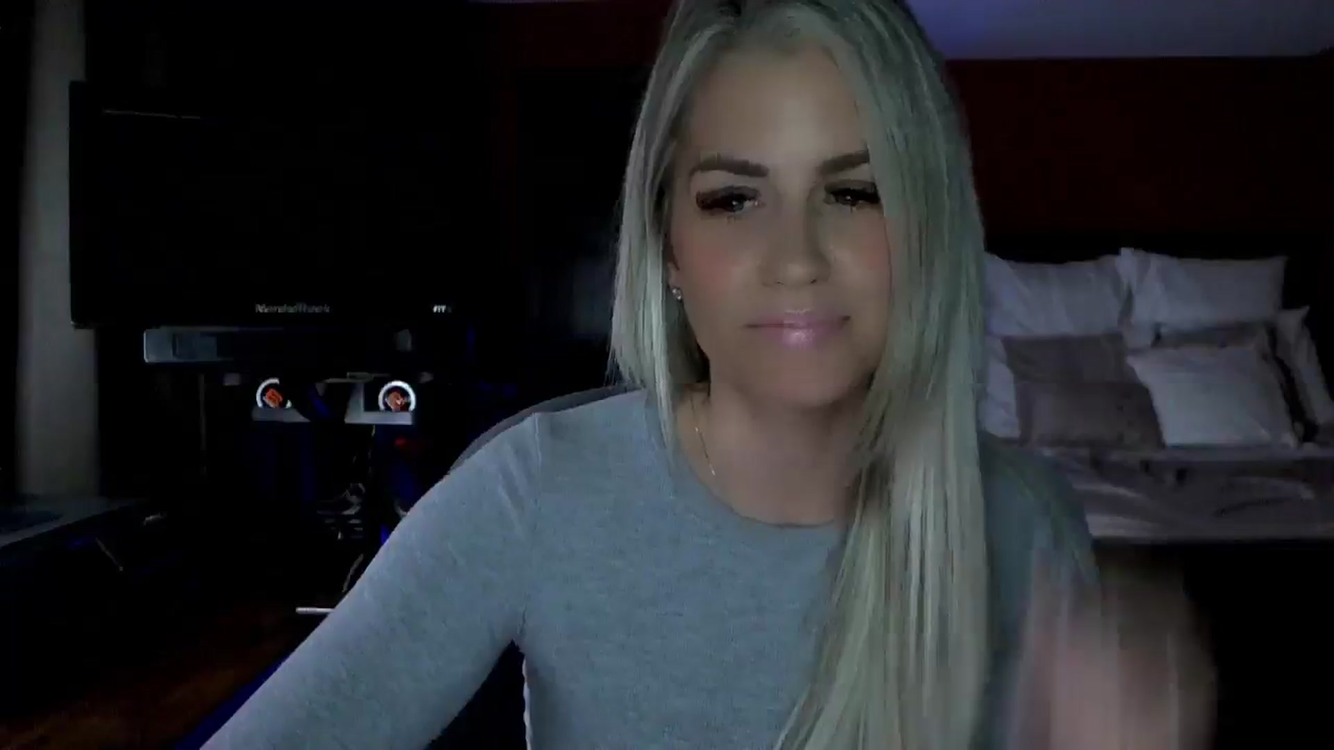 Gallery image thumbnail from Cora9's myfreecams stream on, 03/27/2025, 04:29 image 11 of 20