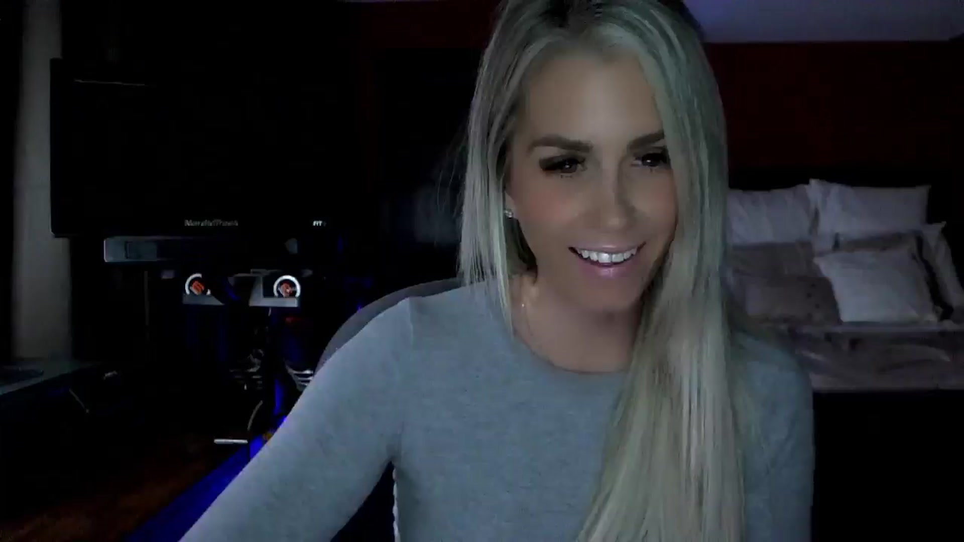 Gallery image thumbnail from Cora9's myfreecams stream on, 03/27/2025, 04:29 image 9 of 20