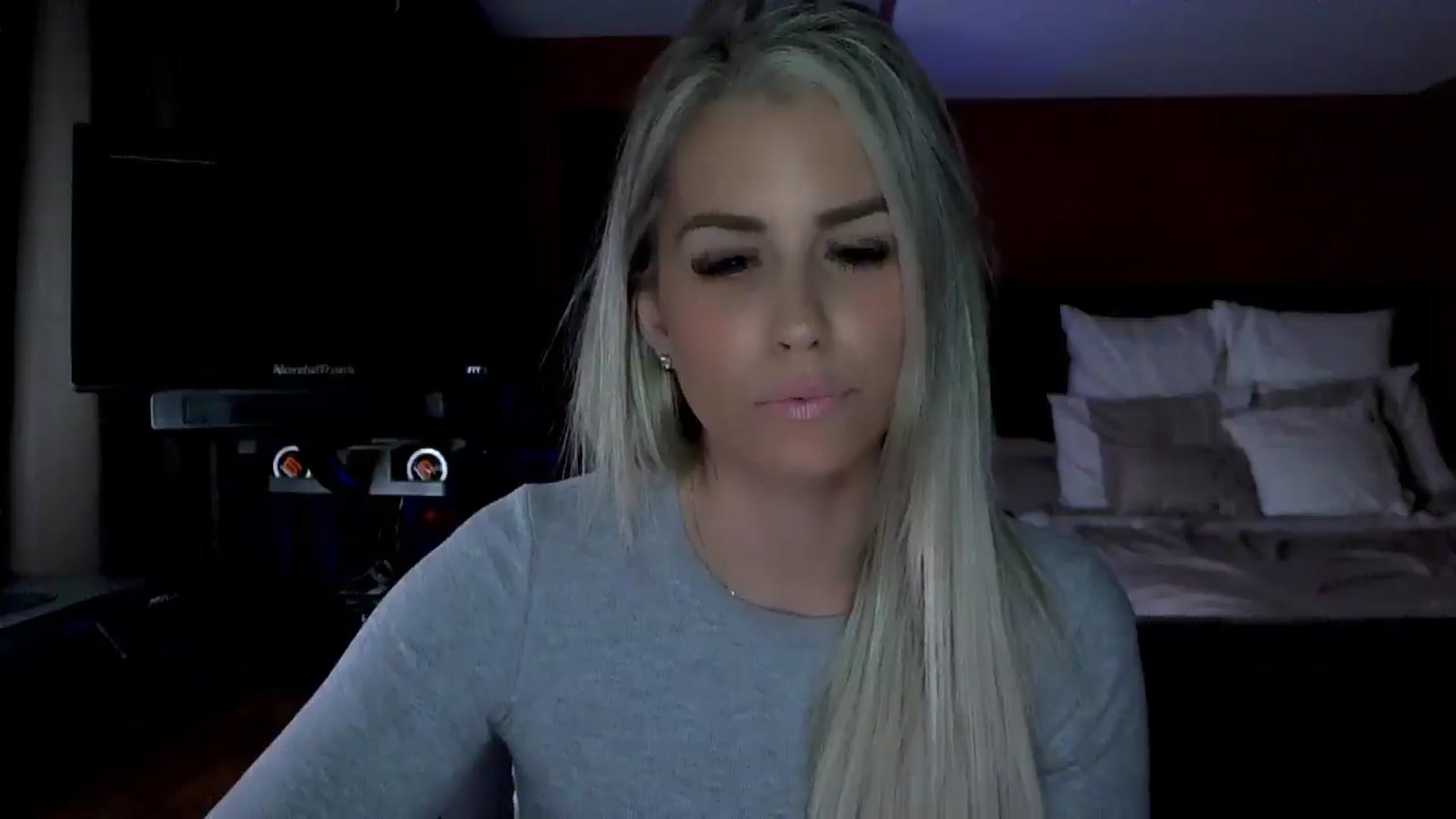 Gallery image thumbnail from Cora9's myfreecams stream on, 03/27/2025, 04:29 image 3 of 20