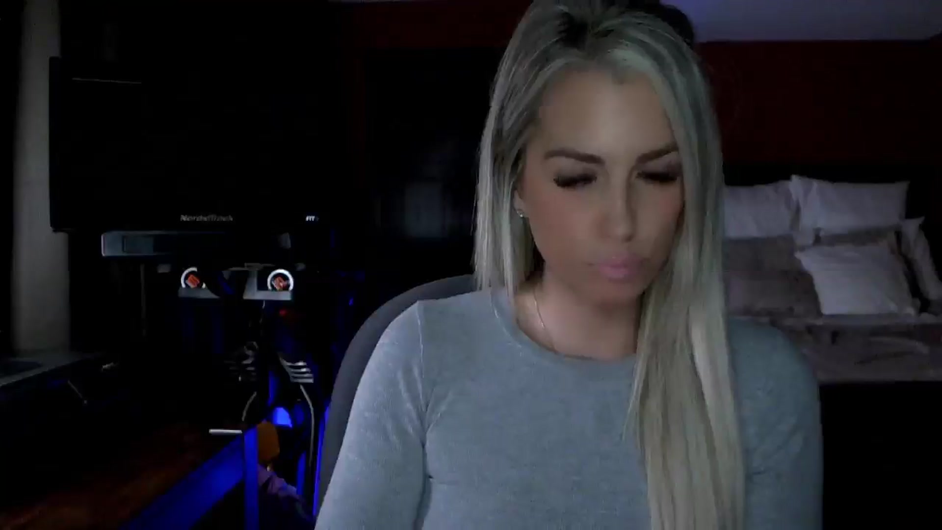 Gallery image thumbnail from Cora9's myfreecams stream on, 03/27/2025, 04:29 image 16 of 20