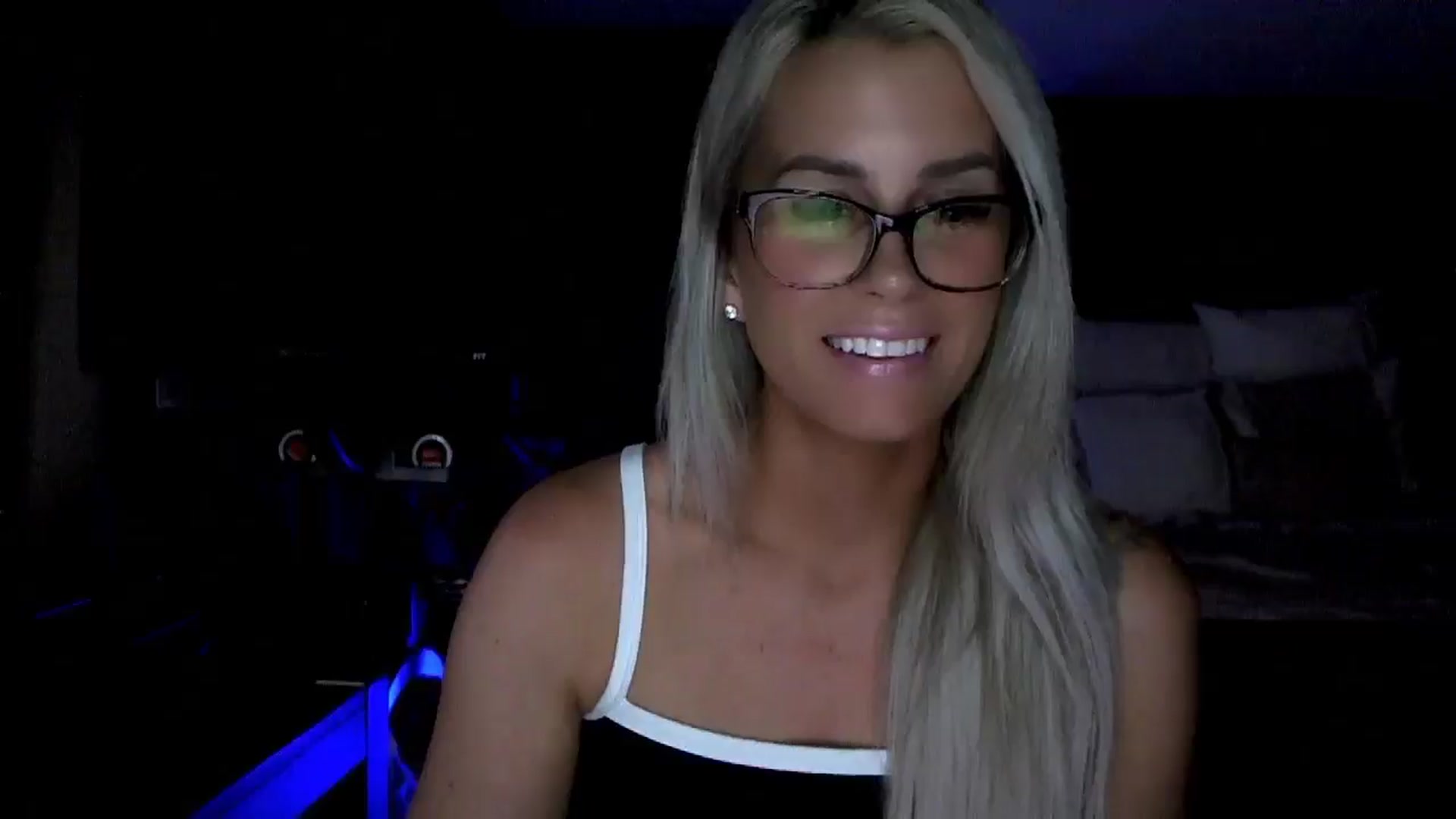 Gallery image thumbnail from Cora9's myfreecams stream on, 06/03/2025, 04:59 image 6 of 20