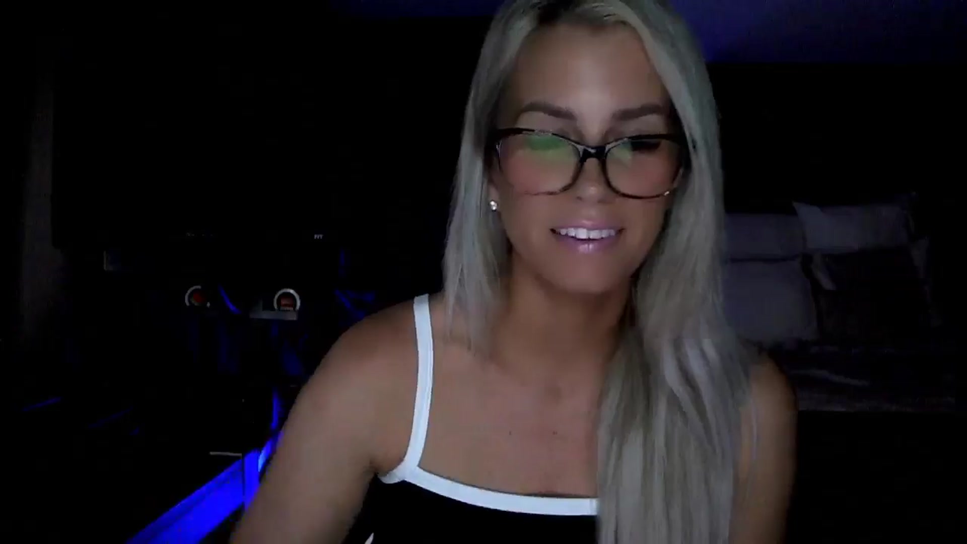 Gallery image thumbnail from Cora9's myfreecams stream on, 06/03/2025, 04:59 image 5 of 20