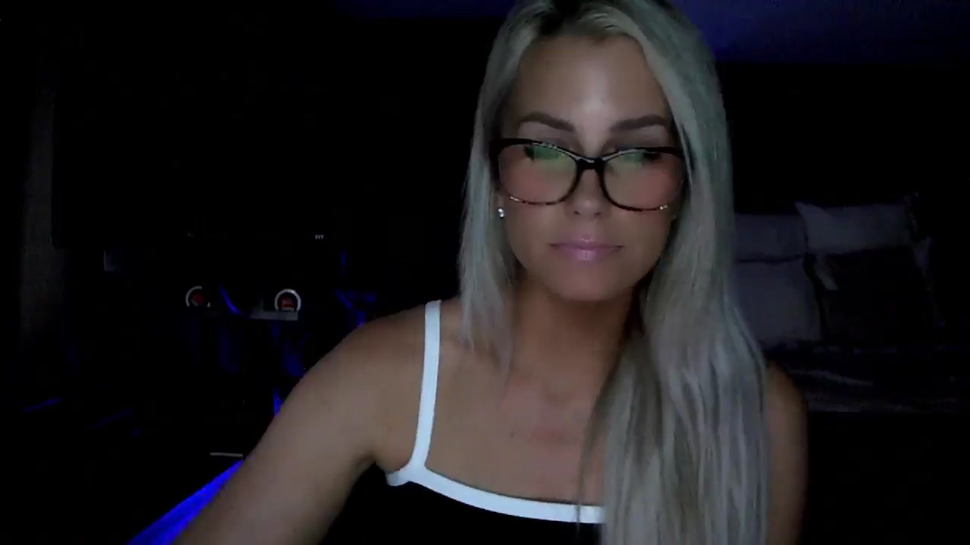 Gallery image thumbnail from Cora9's myfreecams stream on, 06/03/2025, 04:59 image 11 of 20