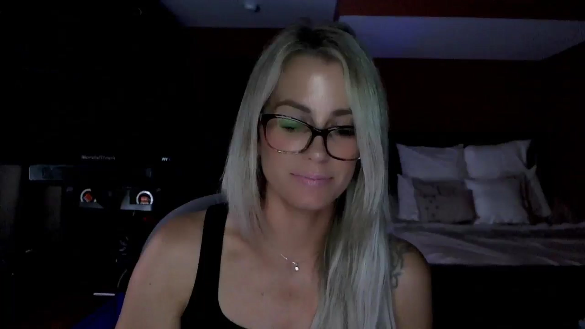 Gallery image thumbnail from Cora9's myfreecams stream on, 06/19/2025, 05:19 image 12 of 20