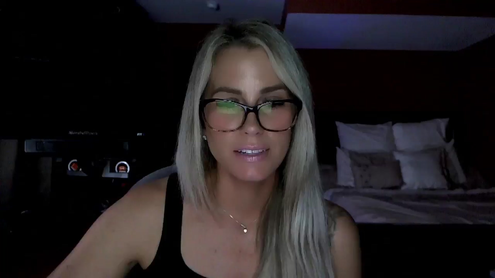 Gallery image thumbnail from Cora9's myfreecams stream on, 06/19/2025, 05:19 image 5 of 20