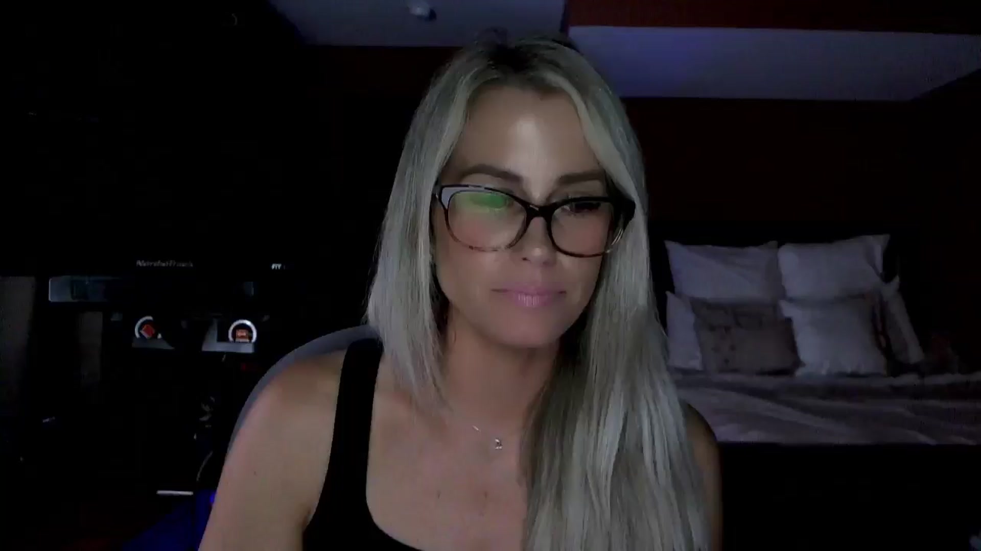 Gallery image thumbnail from Cora9's myfreecams stream on, 06/19/2025, 05:19 image 1 of 20