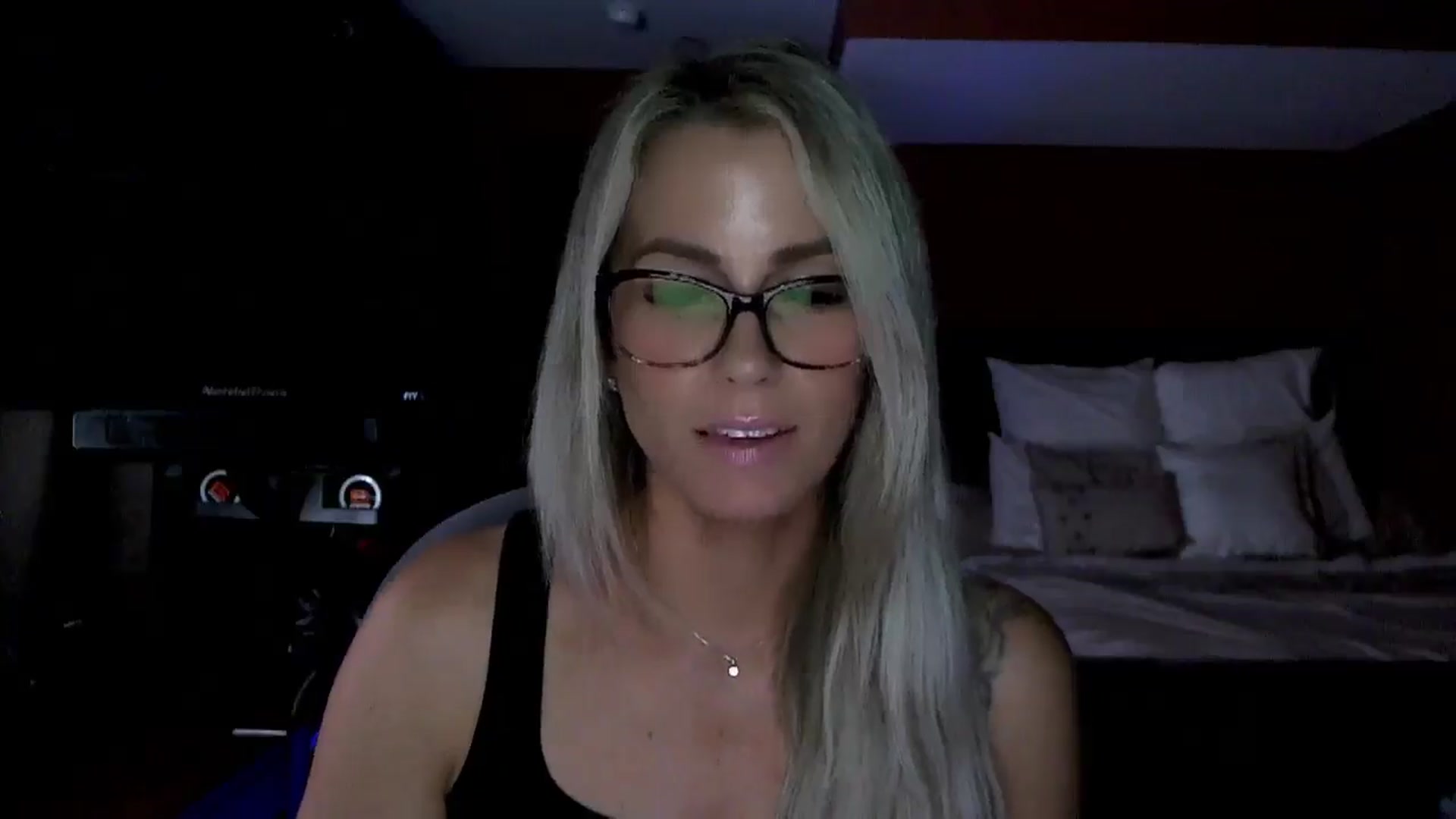 Gallery image thumbnail from Cora9's myfreecams stream on, 06/19/2025, 05:19 image 16 of 20