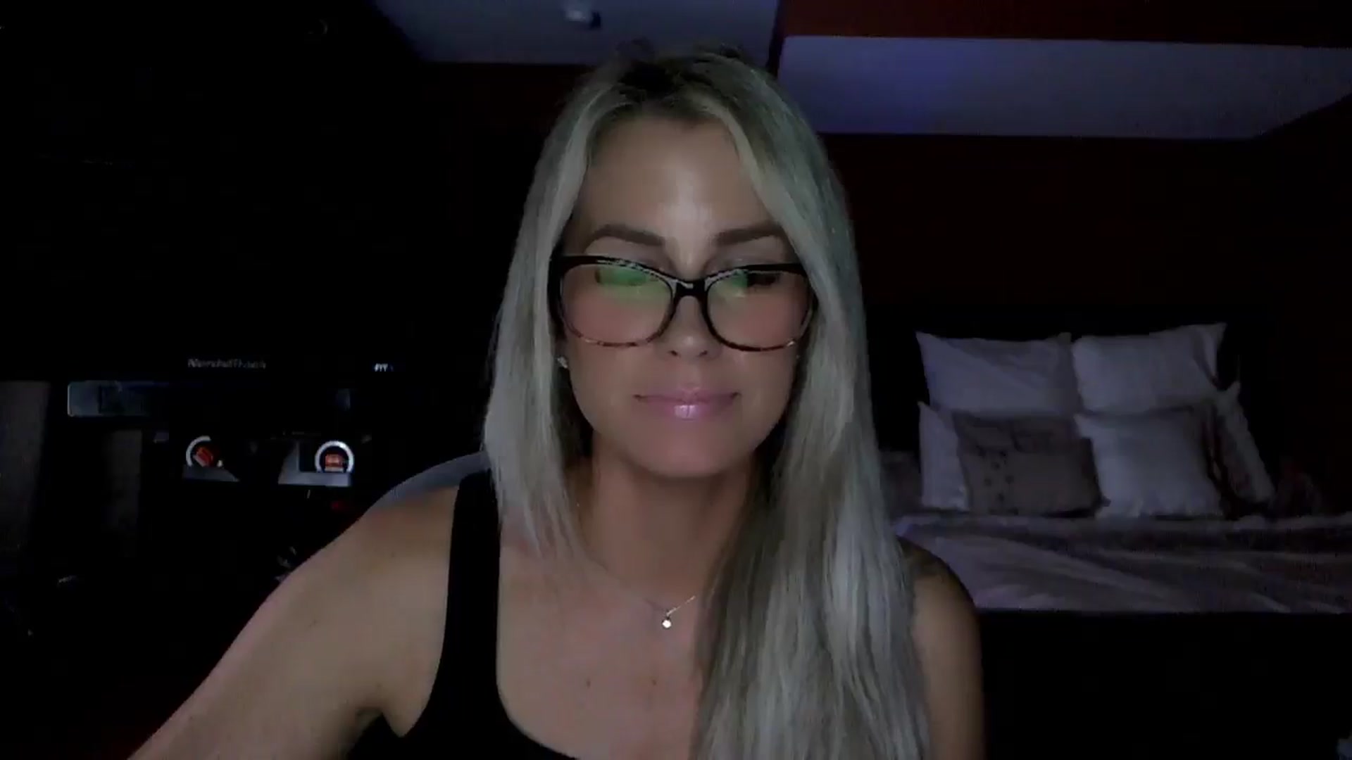 Gallery image thumbnail from Cora9's myfreecams stream on, 06/19/2025, 05:19 image 2 of 20